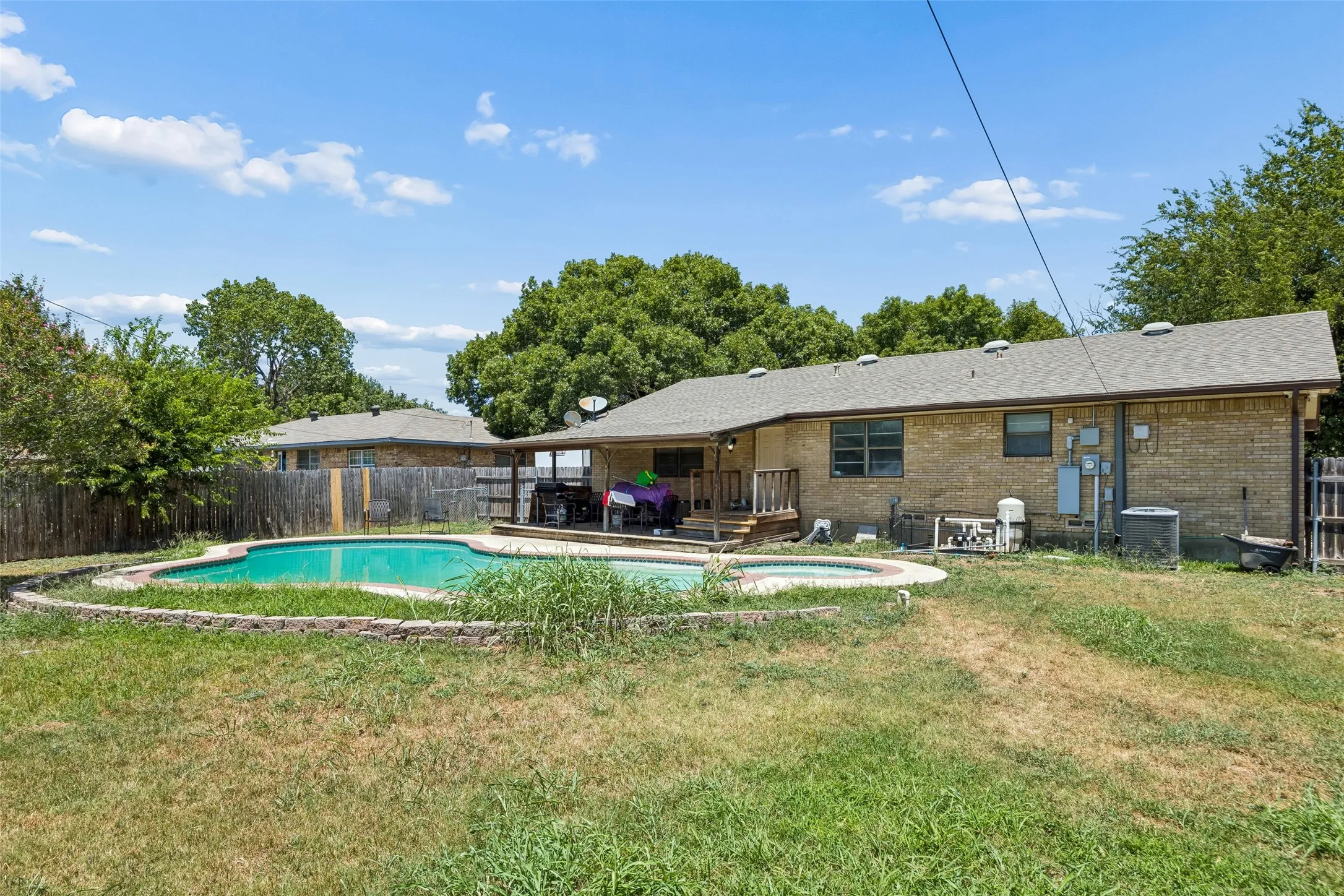 Single Family Residence For Sale in Ellis County , 111 Dunn Street, Red Oak, Texas 75154, 3 Bedroom, 2 Bathroom, Garage spaces, 1,728 Sqft, built in 1970, mls#21347418, Real Estate Agent in Red Oak, Homes For Sale in Ellis county, Homes For Sale in Red Oak, Realtor in Red Oak Texas, Real Estate Brokerage Independent Realty Texas, Luminita Cordes Realtor