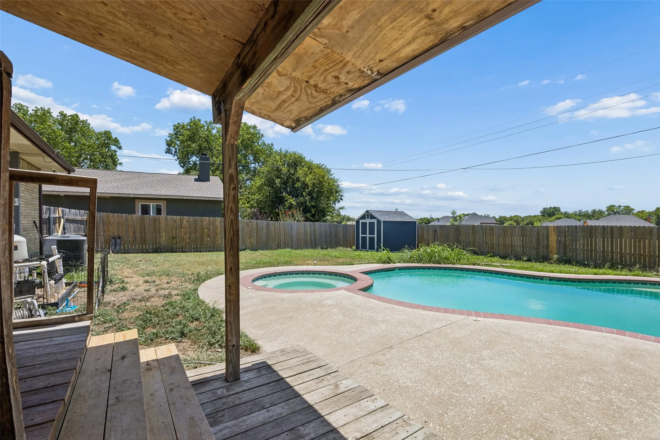 Single Family Residence For Sale in Ellis County , 111 Dunn Street, Red Oak, Texas 75154, 3 Bedroom, 2 Bathroom, Garage spaces, 1,728 Sqft, built in 1970, mls#21347418, Real Estate Agent in Red Oak, Homes For Sale in Ellis county, Homes For Sale in Red Oak, Realtor in Red Oak Texas, Real Estate Brokerage Independent Realty Texas, Luminita Cordes Realtor