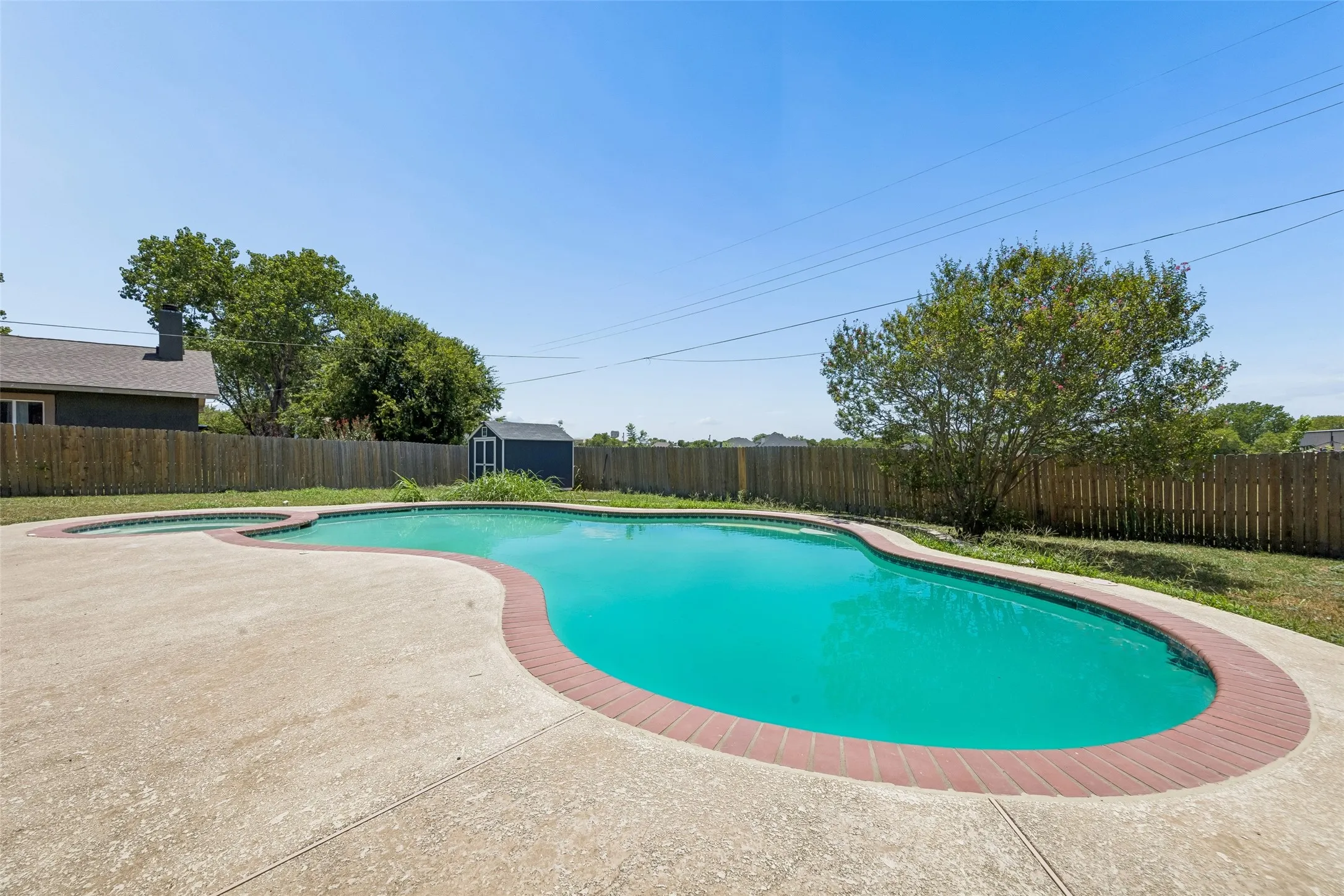 Single Family Residence For Sale in Ellis County , 111 Dunn Street, Red Oak, Texas 75154, 3 Bedroom, 2 Bathroom, Garage spaces, 1,728 Sqft, built in 1970, mls#21347418, Real Estate Agent in Red Oak, Homes For Sale in Ellis county, Homes For Sale in Red Oak, Realtor in Red Oak Texas, Real Estate Brokerage Independent Realty Texas, Luminita Cordes Realtor