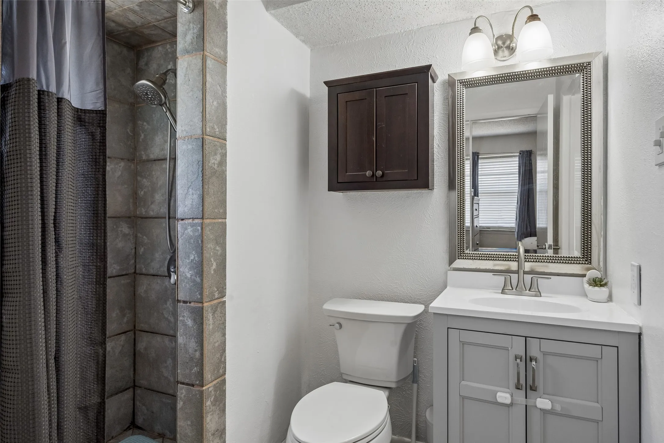 Single Family Residence For Sale in Ellis County , 111 Dunn Street, Red Oak, Texas 75154, 3 Bedroom, 2 Bathroom, Garage spaces, 1,728 Sqft, built in 1970, mls#21347418, Real Estate Agent in Red Oak, Homes For Sale in Ellis county, Homes For Sale in Red Oak, Realtor in Red Oak Texas, Real Estate Brokerage Independent Realty Texas, Luminita Cordes Realtor