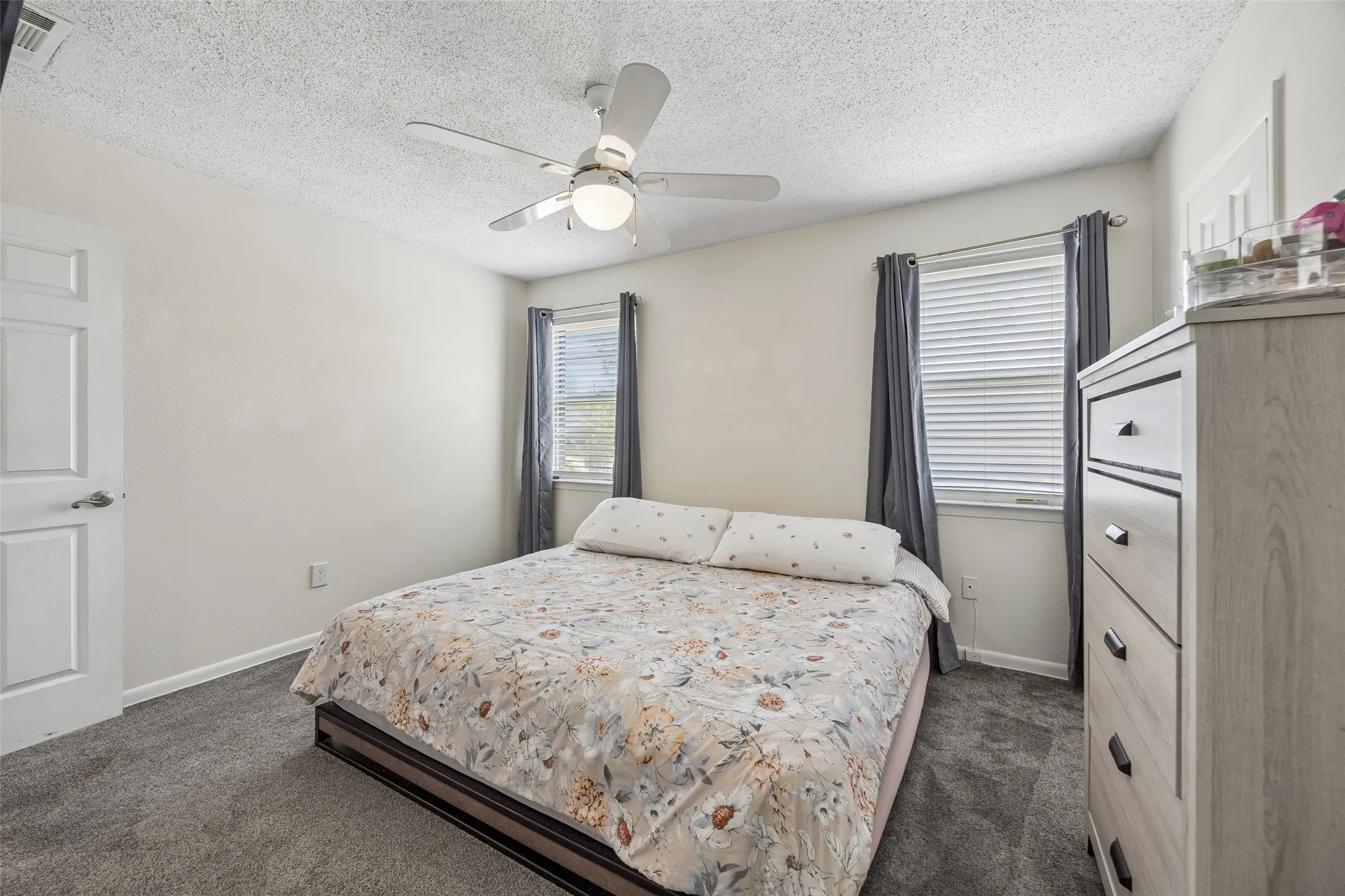 Single Family Residence For Sale in Ellis County , 111 Dunn Street, Red Oak, Texas 75154, 3 Bedroom, 2 Bathroom, Garage spaces, 1,728 Sqft, built in 1970, mls#21347418, Real Estate Agent in Red Oak, Homes For Sale in Ellis county, Homes For Sale in Red Oak, Realtor in Red Oak Texas, Real Estate Brokerage Independent Realty Texas, Luminita Cordes Realtor
