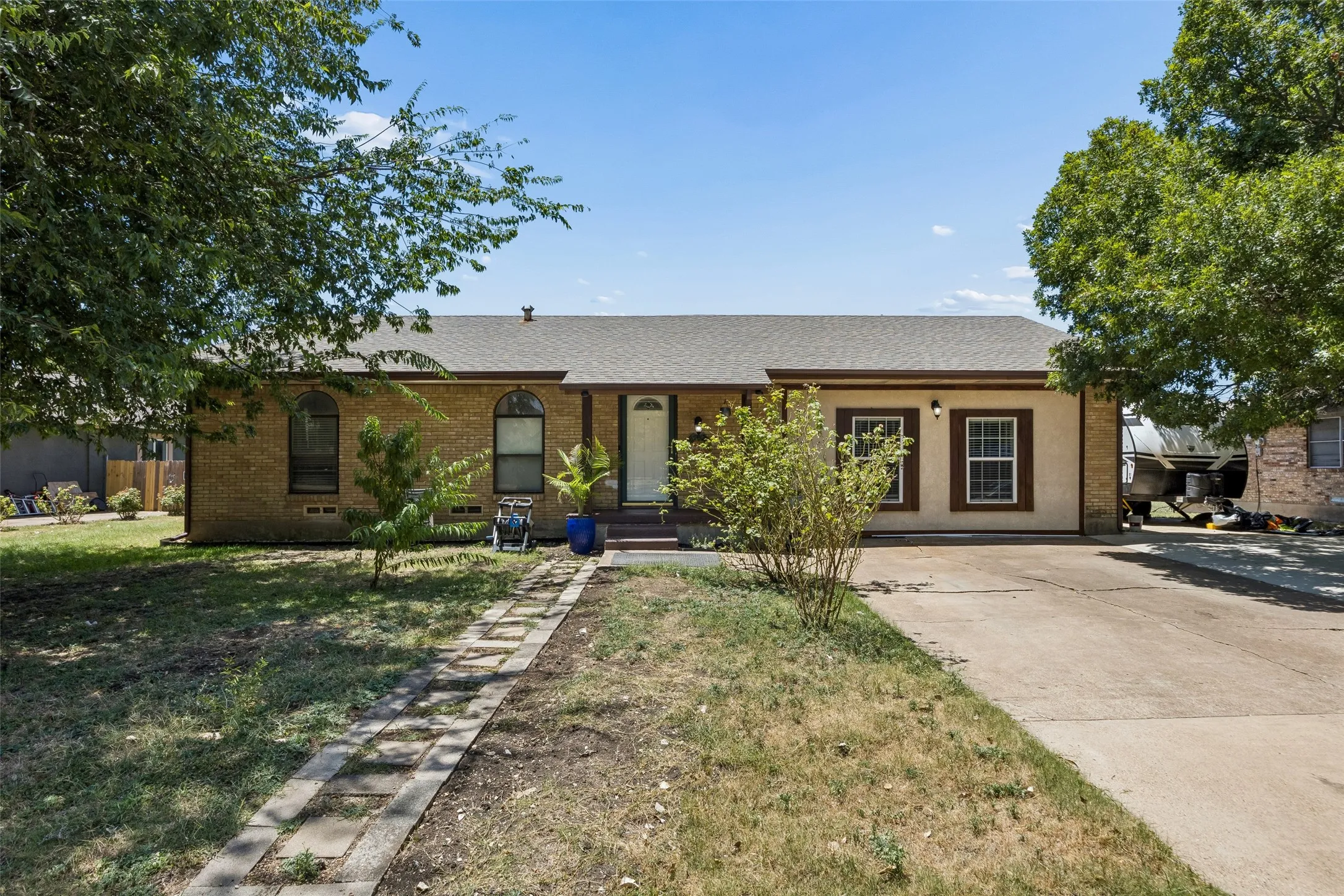 Single Family Residence For Sale in Ellis County , 111 Dunn Street, Red Oak, Texas 75154, 3 Bedroom, 2 Bathroom, Garage spaces, 1,728 Sqft, built in 1970, mls#21347418, Real Estate Agent in Red Oak, Homes For Sale in Ellis county, Homes For Sale in Red Oak, Realtor in Red Oak Texas, Real Estate Brokerage Independent Realty Texas, Luminita Cordes Realtor