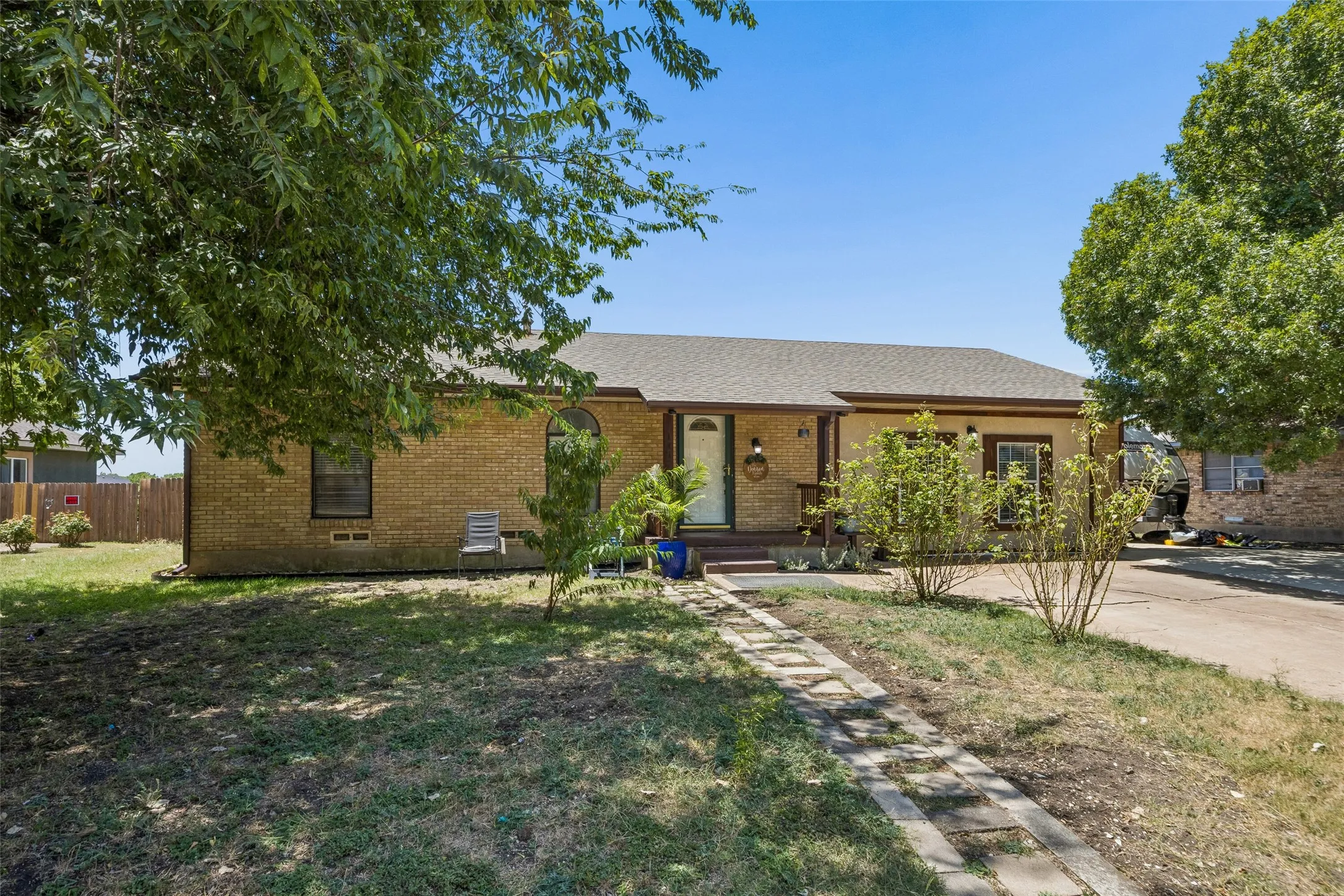 Single Family Residence For Sale in Ellis County , 111 Dunn Street, Red Oak, Texas 75154, 3 Bedroom, 2 Bathroom, Garage spaces, 1,728 Sqft, built in 1970, mls#21347418, Real Estate Agent in Red Oak, Homes For Sale in Ellis county, Homes For Sale in Red Oak, Realtor in Red Oak Texas, Real Estate Brokerage Independent Realty Texas, Luminita Cordes Realtor