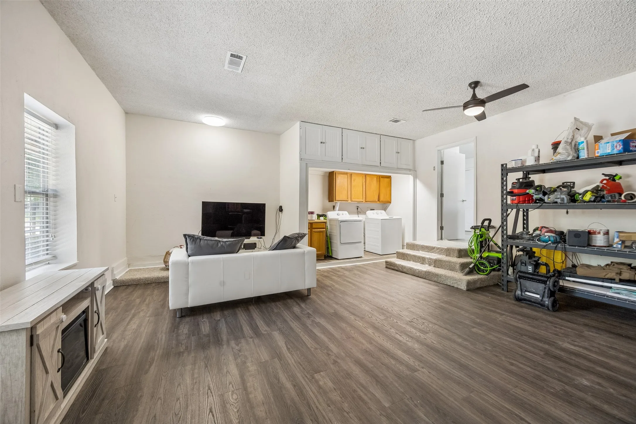 Single Family Residence For Sale in Ellis County , 111 Dunn Street, Red Oak, Texas 75154, 3 Bedroom, 2 Bathroom, Garage spaces, 1,728 Sqft, built in 1970, mls#21347418, Real Estate Agent in Red Oak, Homes For Sale in Ellis county, Homes For Sale in Red Oak, Realtor in Red Oak Texas, Real Estate Brokerage Independent Realty Texas, Luminita Cordes Realtor