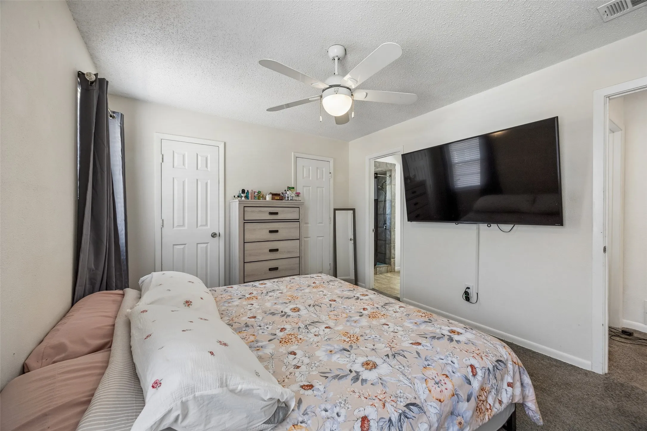 Single Family Residence For Sale in Ellis County , 111 Dunn Street, Red Oak, Texas 75154, 3 Bedroom, 2 Bathroom, Garage spaces, 1,728 Sqft, built in 1970, mls#21347418, Real Estate Agent in Red Oak, Homes For Sale in Ellis county, Homes For Sale in Red Oak, Realtor in Red Oak Texas, Real Estate Brokerage Independent Realty Texas, Luminita Cordes Realtor
