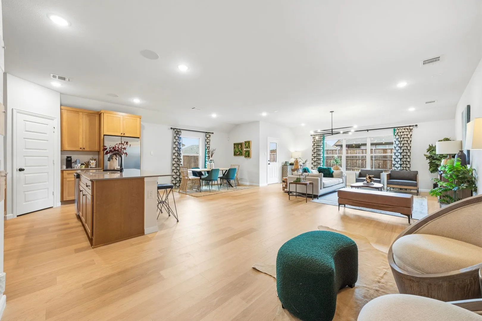6-web-or-mls-508-hickory-rdg-dr