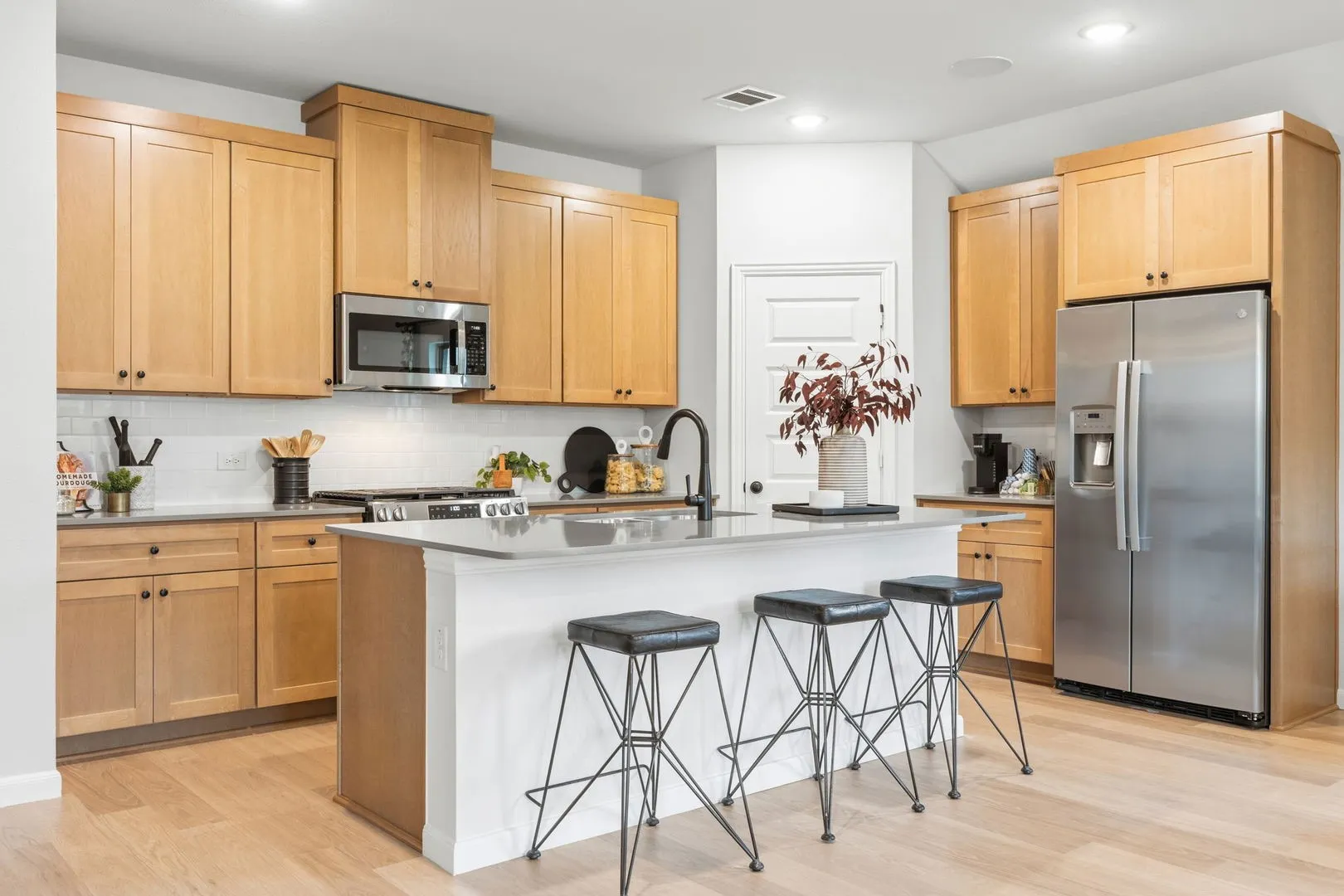 7-web-or-mls-508-hickory-rdg-dr
