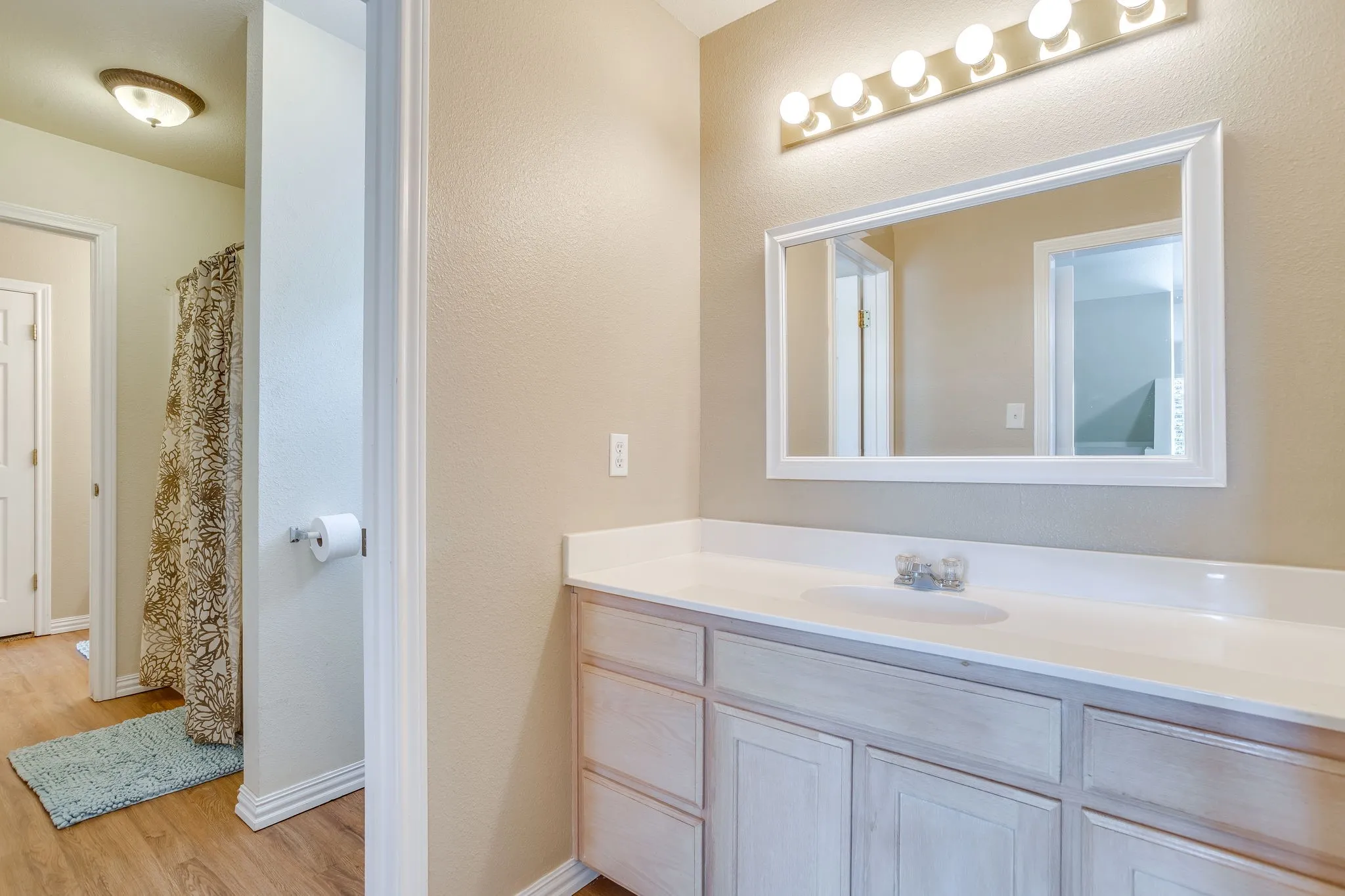 Single Family Residence For Sale in Johnson County , 1129 Crazy Horse Trail, Burleson, Texas 76028, 4 Bedroom, 4 Bathroom, 2 Garage spaces, 2,441 Sqft, built in 2002, mls#21347300, Real Estate Agent in Burleson, Homes For Sale in Johnson county, Homes For Sale in Burleson, Realtor in Burleson Texas, Real Estate Brokerage Independent Realty Texas, Luminita Cordes Realtor