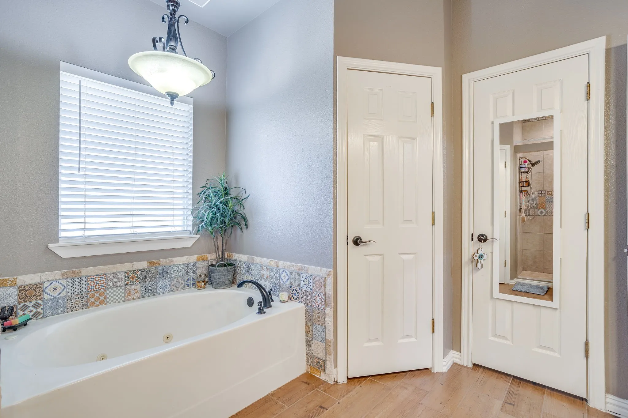 Single Family Residence For Sale in Johnson County , 1129 Crazy Horse Trail, Burleson, Texas 76028, 4 Bedroom, 4 Bathroom, 2 Garage spaces, 2,441 Sqft, built in 2002, mls#21347300, Real Estate Agent in Burleson, Homes For Sale in Johnson county, Homes For Sale in Burleson, Realtor in Burleson Texas, Real Estate Brokerage Independent Realty Texas, Luminita Cordes Realtor