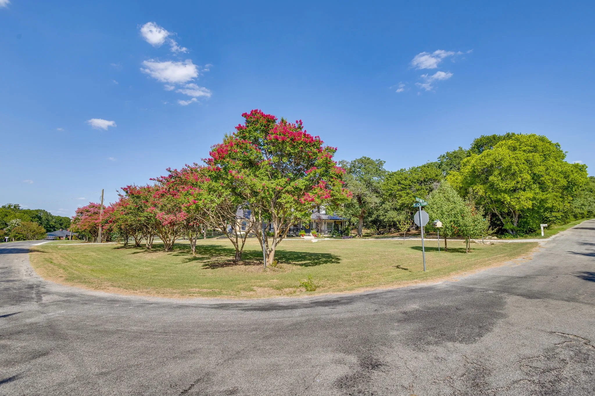 Single Family Residence For Sale in Johnson County , 1129 Crazy Horse Trail, Burleson, Texas 76028, 4 Bedroom, 4 Bathroom, 2 Garage spaces, 2,441 Sqft, built in 2002, mls#21347300, Real Estate Agent in Burleson, Homes For Sale in Johnson county, Homes For Sale in Burleson, Realtor in Burleson Texas, Real Estate Brokerage Independent Realty Texas, Luminita Cordes Realtor