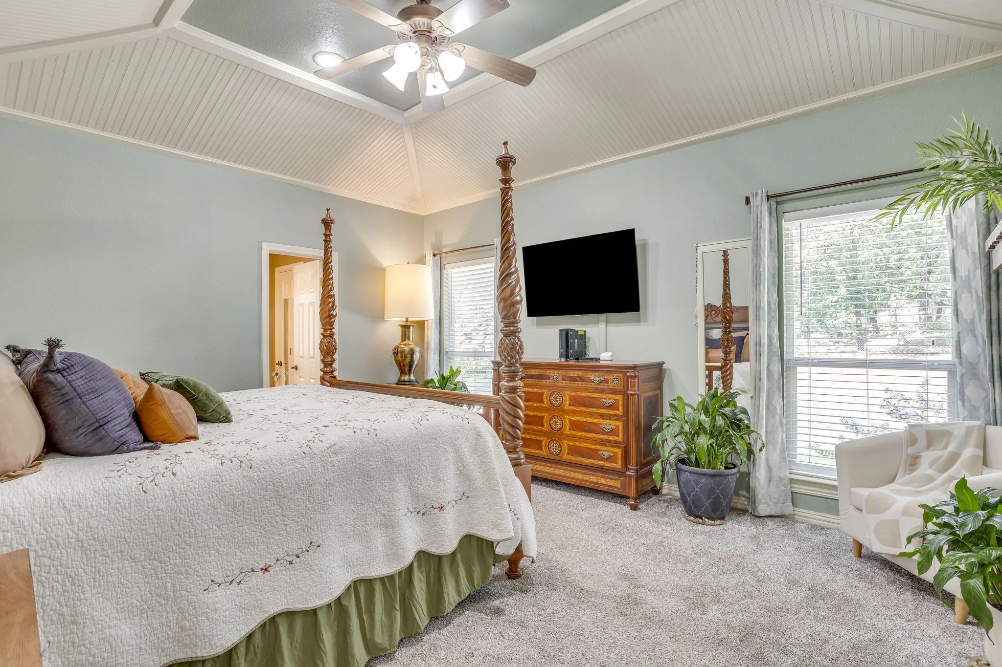 Single Family Residence For Sale in Johnson County , 1129 Crazy Horse Trail, Burleson, Texas 76028, 4 Bedroom, 4 Bathroom, 2 Garage spaces, 2,441 Sqft, built in 2002, mls#21347300, Real Estate Agent in Burleson, Homes For Sale in Johnson county, Homes For Sale in Burleson, Realtor in Burleson Texas, Real Estate Brokerage Independent Realty Texas, Luminita Cordes Realtor