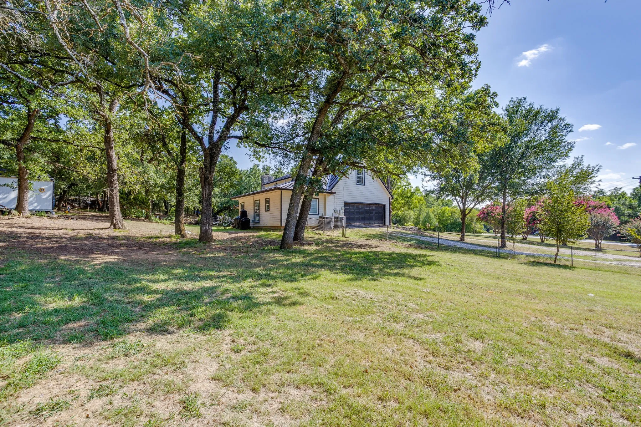 Single Family Residence For Sale in Johnson County , 1129 Crazy Horse Trail, Burleson, Texas 76028, 4 Bedroom, 4 Bathroom, 2 Garage spaces, 2,441 Sqft, built in 2002, mls#21347300, Real Estate Agent in Burleson, Homes For Sale in Johnson county, Homes For Sale in Burleson, Realtor in Burleson Texas, Real Estate Brokerage Independent Realty Texas, Luminita Cordes Realtor