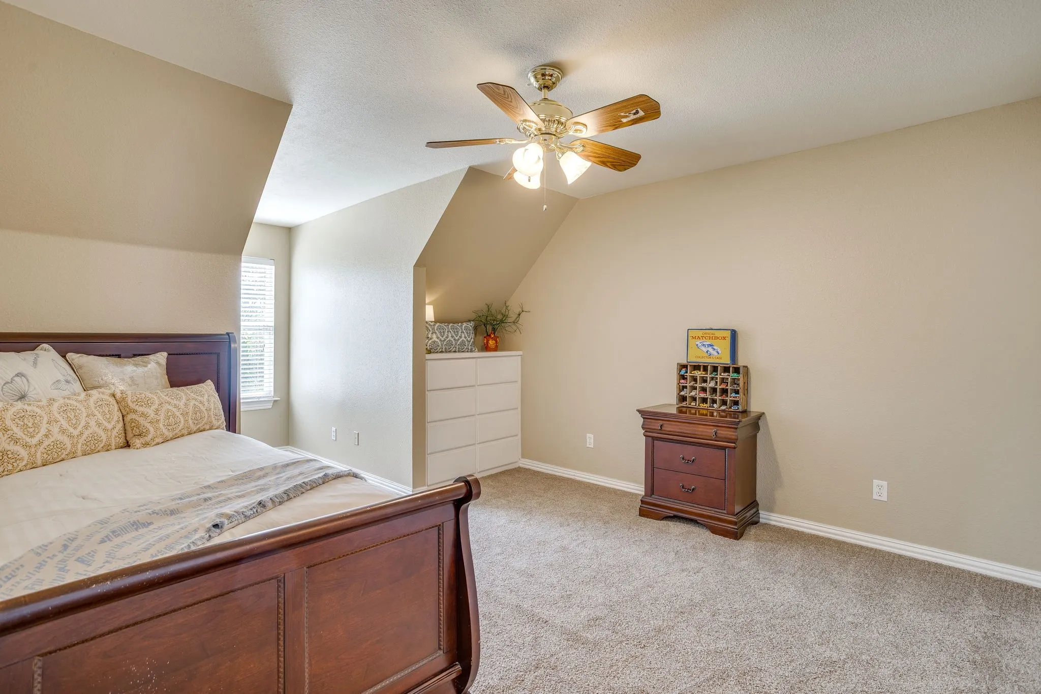 Single Family Residence For Sale in Johnson County , 1129 Crazy Horse Trail, Burleson, Texas 76028, 4 Bedroom, 4 Bathroom, 2 Garage spaces, 2,441 Sqft, built in 2002, mls#21347300, Real Estate Agent in Burleson, Homes For Sale in Johnson county, Homes For Sale in Burleson, Realtor in Burleson Texas, Real Estate Brokerage Independent Realty Texas, Luminita Cordes Realtor