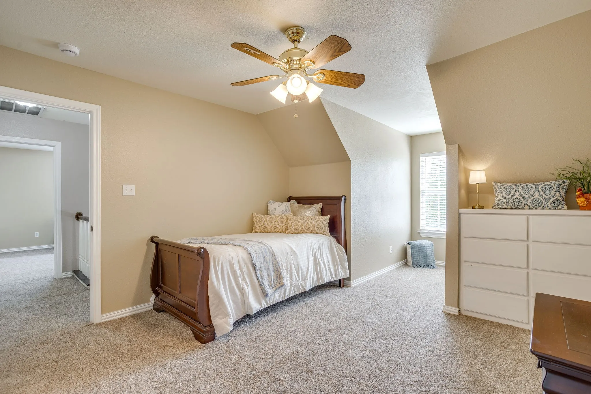Single Family Residence For Sale in Johnson County , 1129 Crazy Horse Trail, Burleson, Texas 76028, 4 Bedroom, 4 Bathroom, 2 Garage spaces, 2,441 Sqft, built in 2002, mls#21347300, Real Estate Agent in Burleson, Homes For Sale in Johnson county, Homes For Sale in Burleson, Realtor in Burleson Texas, Real Estate Brokerage Independent Realty Texas, Luminita Cordes Realtor
