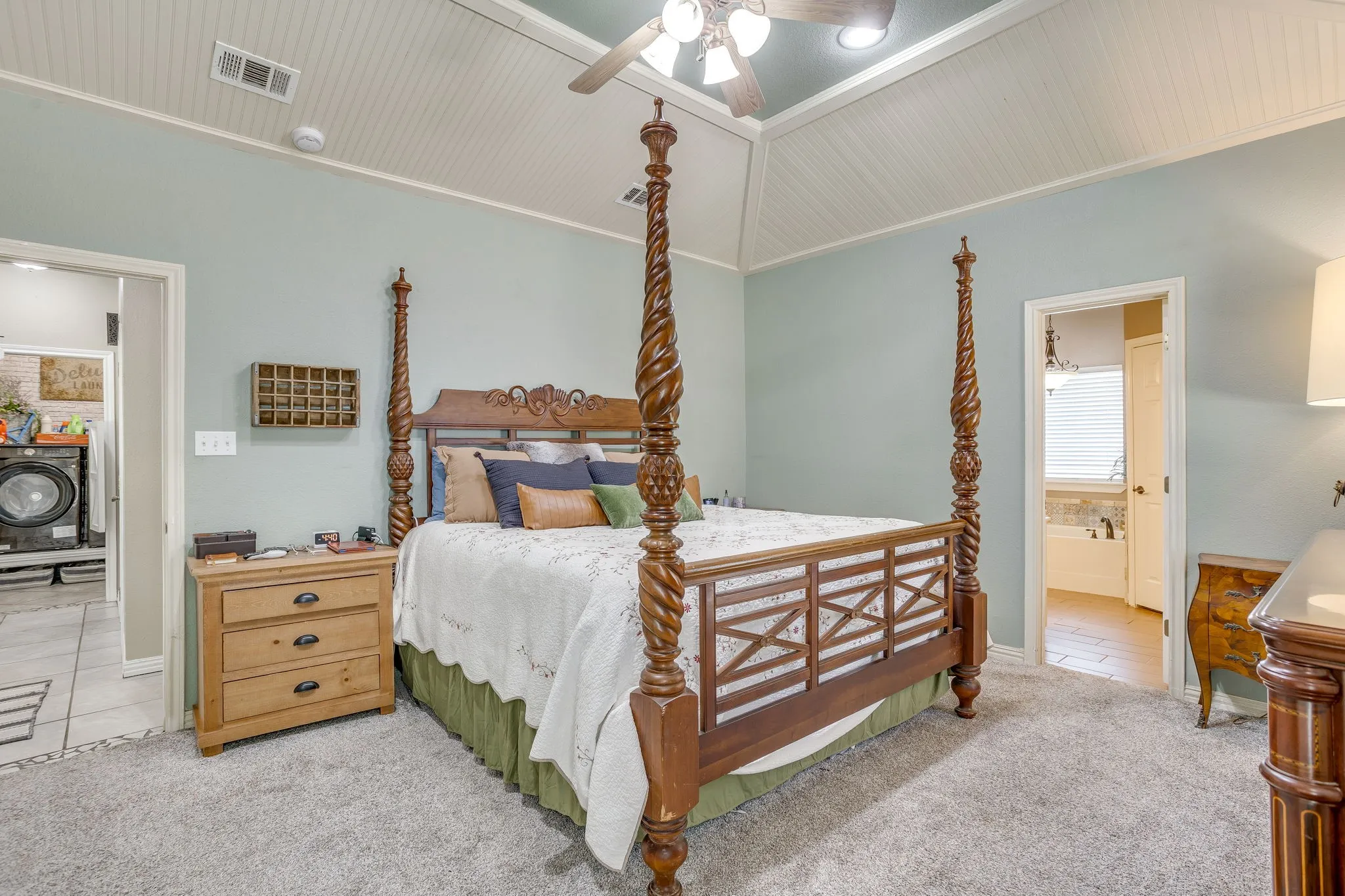 Single Family Residence For Sale in Johnson County , 1129 Crazy Horse Trail, Burleson, Texas 76028, 4 Bedroom, 4 Bathroom, 2 Garage spaces, 2,441 Sqft, built in 2002, mls#21347300, Real Estate Agent in Burleson, Homes For Sale in Johnson county, Homes For Sale in Burleson, Realtor in Burleson Texas, Real Estate Brokerage Independent Realty Texas, Luminita Cordes Realtor