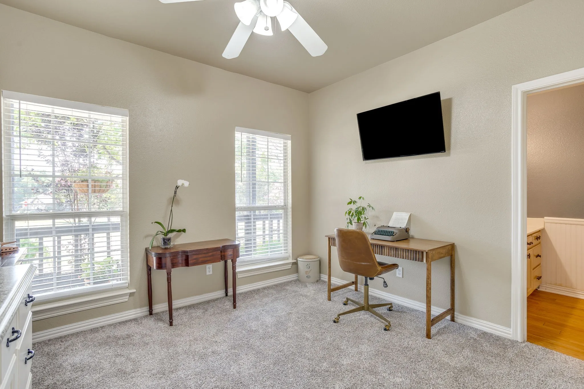Single Family Residence For Sale in Johnson County , 1129 Crazy Horse Trail, Burleson, Texas 76028, 4 Bedroom, 4 Bathroom, 2 Garage spaces, 2,441 Sqft, built in 2002, mls#21347300, Real Estate Agent in Burleson, Homes For Sale in Johnson county, Homes For Sale in Burleson, Realtor in Burleson Texas, Real Estate Brokerage Independent Realty Texas, Luminita Cordes Realtor