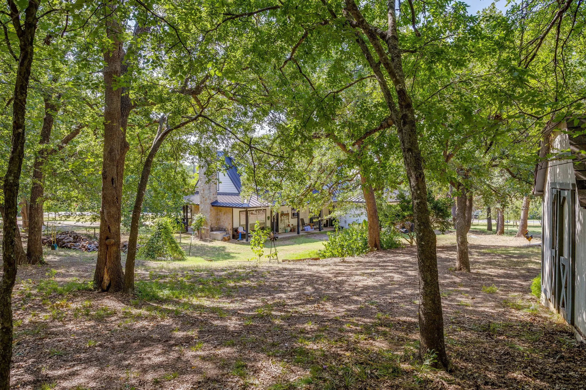 Single Family Residence For Sale in Johnson County , 1129 Crazy Horse Trail, Burleson, Texas 76028, 4 Bedroom, 4 Bathroom, 2 Garage spaces, 2,441 Sqft, built in 2002, mls#21347300, Real Estate Agent in Burleson, Homes For Sale in Johnson county, Homes For Sale in Burleson, Realtor in Burleson Texas, Real Estate Brokerage Independent Realty Texas, Luminita Cordes Realtor
