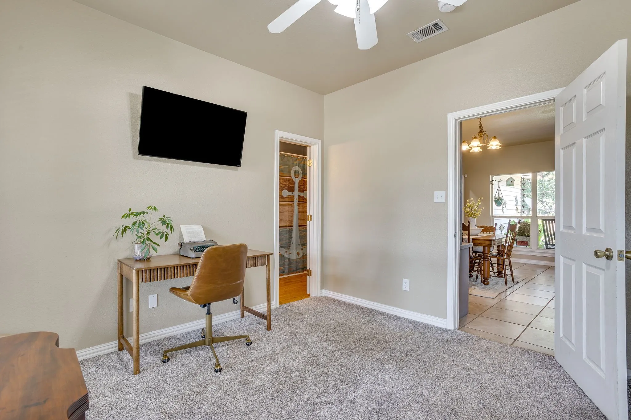 Single Family Residence For Sale in Johnson County , 1129 Crazy Horse Trail, Burleson, Texas 76028, 4 Bedroom, 4 Bathroom, 2 Garage spaces, 2,441 Sqft, built in 2002, mls#21347300, Real Estate Agent in Burleson, Homes For Sale in Johnson county, Homes For Sale in Burleson, Realtor in Burleson Texas, Real Estate Brokerage Independent Realty Texas, Luminita Cordes Realtor