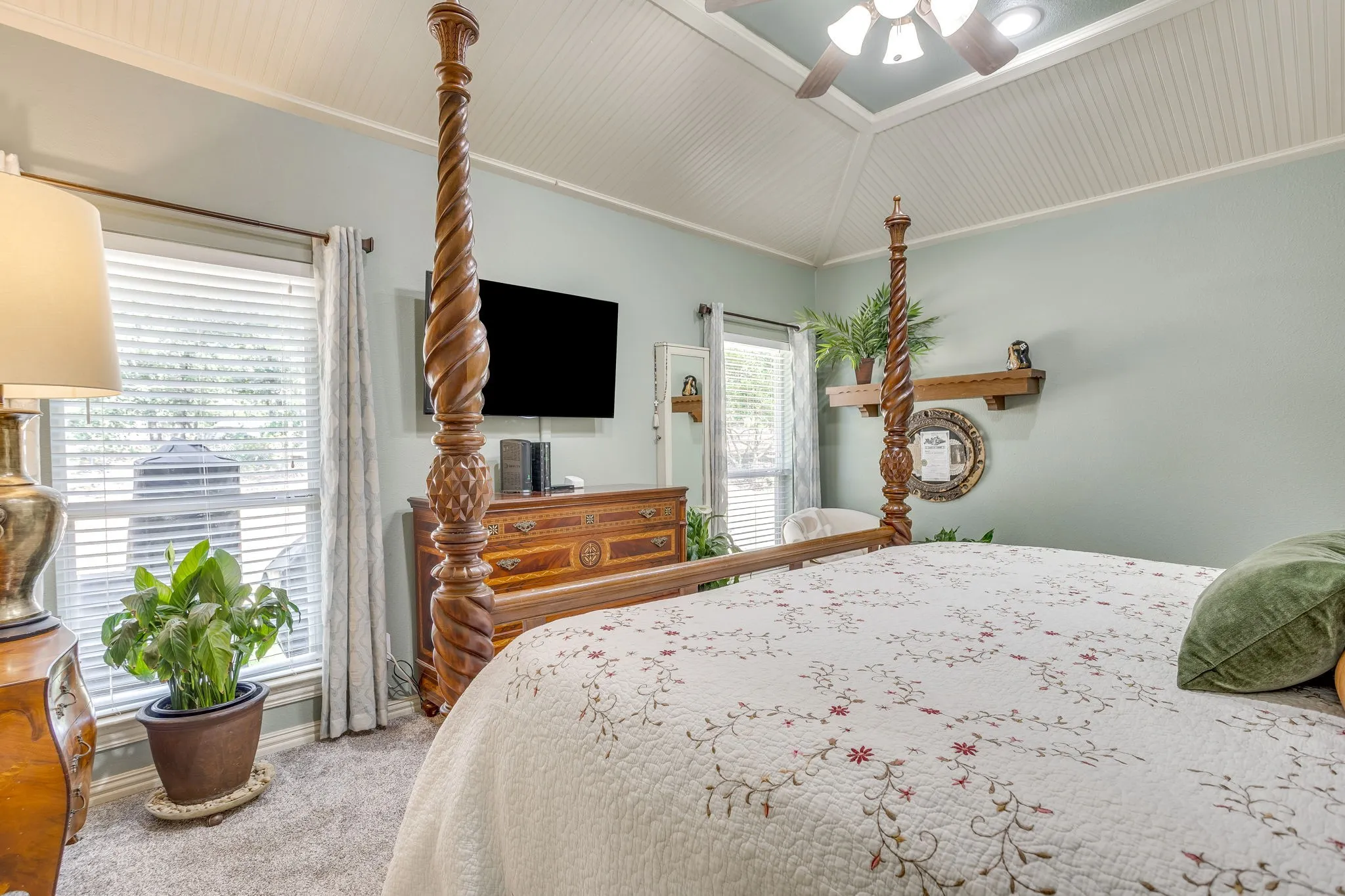 Single Family Residence For Sale in Johnson County , 1129 Crazy Horse Trail, Burleson, Texas 76028, 4 Bedroom, 4 Bathroom, 2 Garage spaces, 2,441 Sqft, built in 2002, mls#21347300, Real Estate Agent in Burleson, Homes For Sale in Johnson county, Homes For Sale in Burleson, Realtor in Burleson Texas, Real Estate Brokerage Independent Realty Texas, Luminita Cordes Realtor