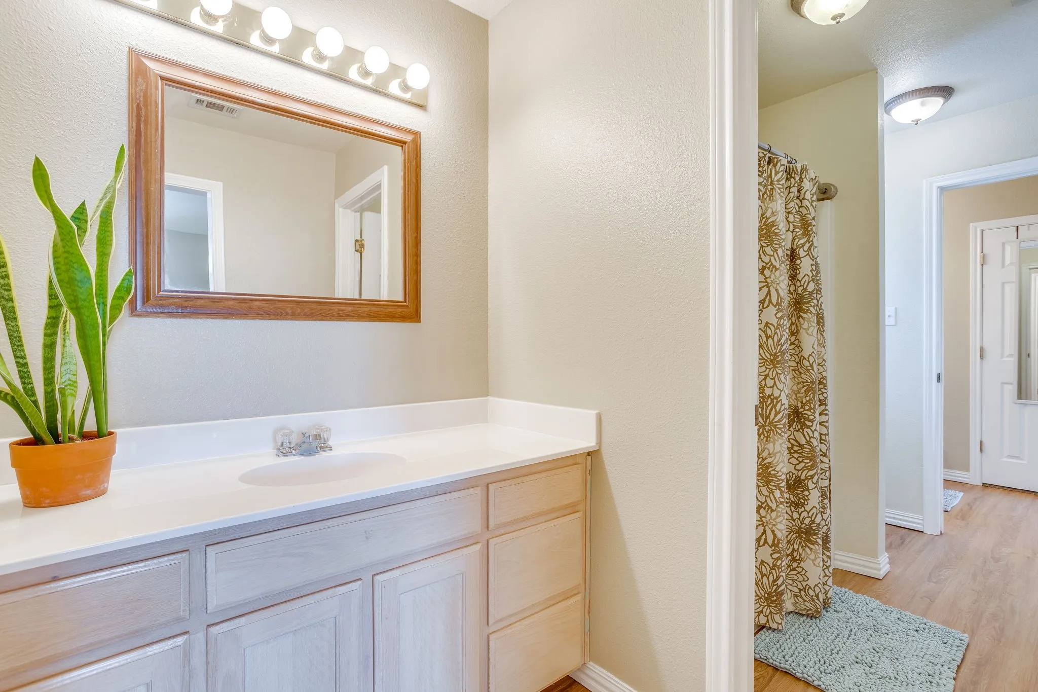 Single Family Residence For Sale in Johnson County , 1129 Crazy Horse Trail, Burleson, Texas 76028, 4 Bedroom, 4 Bathroom, 2 Garage spaces, 2,441 Sqft, built in 2002, mls#21347300, Real Estate Agent in Burleson, Homes For Sale in Johnson county, Homes For Sale in Burleson, Realtor in Burleson Texas, Real Estate Brokerage Independent Realty Texas, Luminita Cordes Realtor
