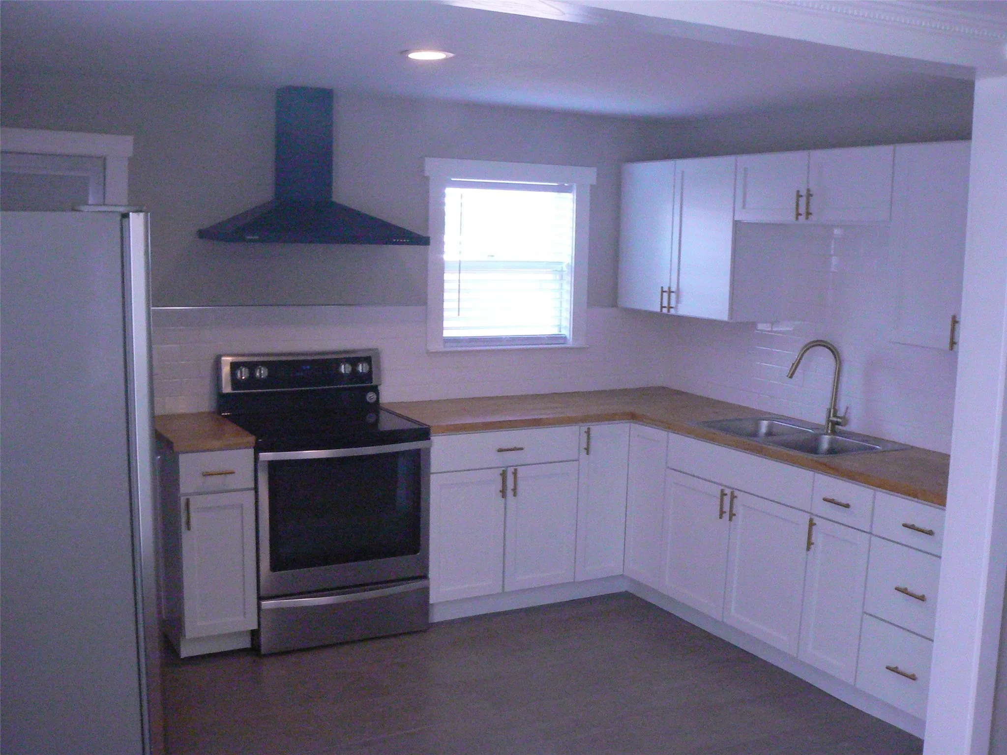 Single Family Residence For Rent in Tarrant County , 5728 Curzon Avenue, Fort Worth, Texas 76107, 2 Bedroom, 1 Bathroom, Garage spaces, 932 Sqft, built in 1950, mls#21347429, Real Estate Agent in Fort Worth, Homes For Rent in Tarrant county, Homes For Rent in Fort Worth, Realtor in Fort Worth Texas, Real Estate Brokerage Independent Realty Texas, Luminita Cordes Realtor