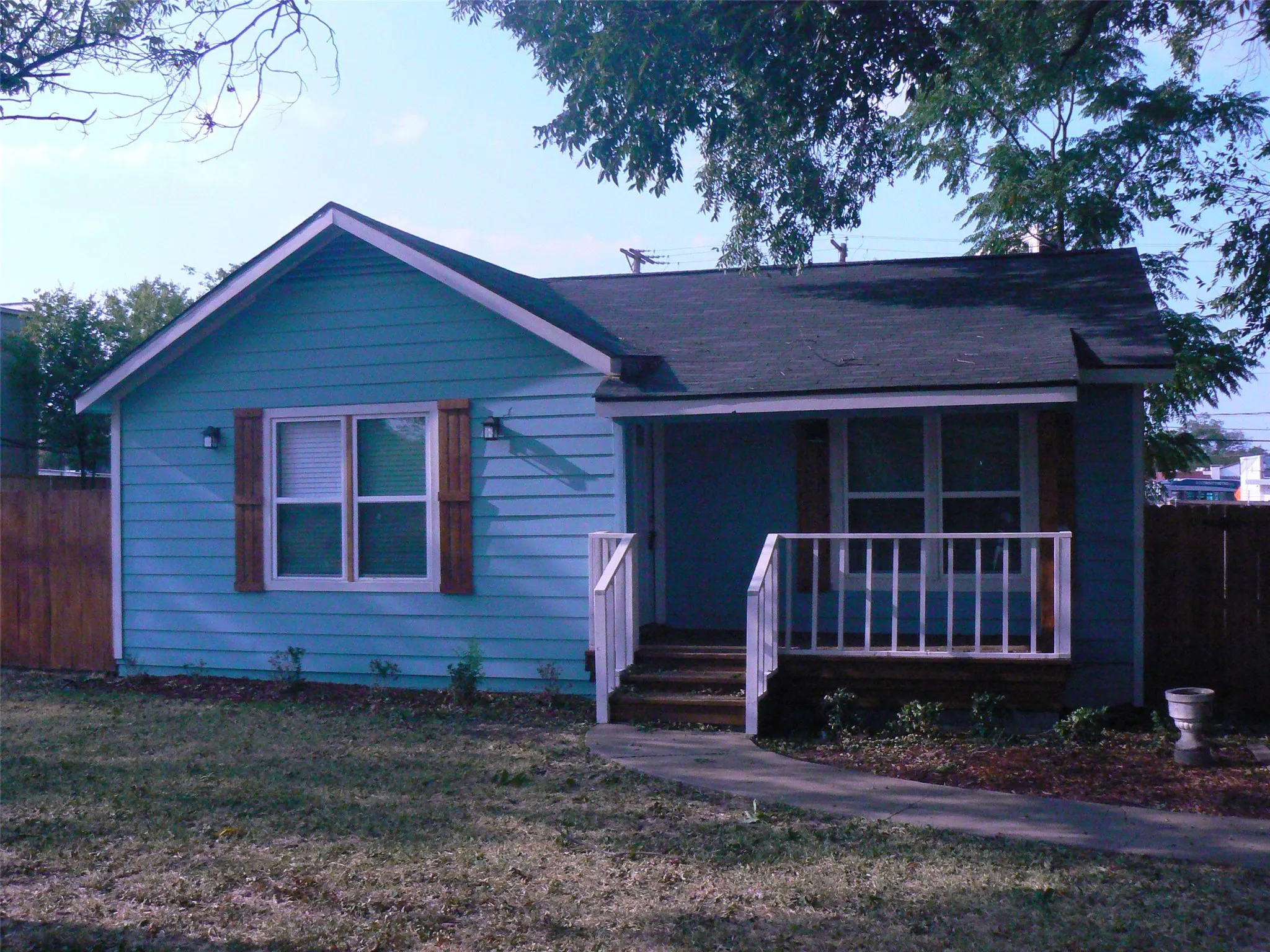 Single Family Residence For Rent in Tarrant County , 5728 Curzon Avenue, Fort Worth, Texas 76107, 2 Bedroom, 1 Bathroom, Garage spaces, 932 Sqft, built in 1950, mls#21347429, Real Estate Agent in Fort Worth, Homes For Rent in Tarrant county, Homes For Rent in Fort Worth, Realtor in Fort Worth Texas, Real Estate Brokerage Independent Realty Texas, Luminita Cordes Realtor