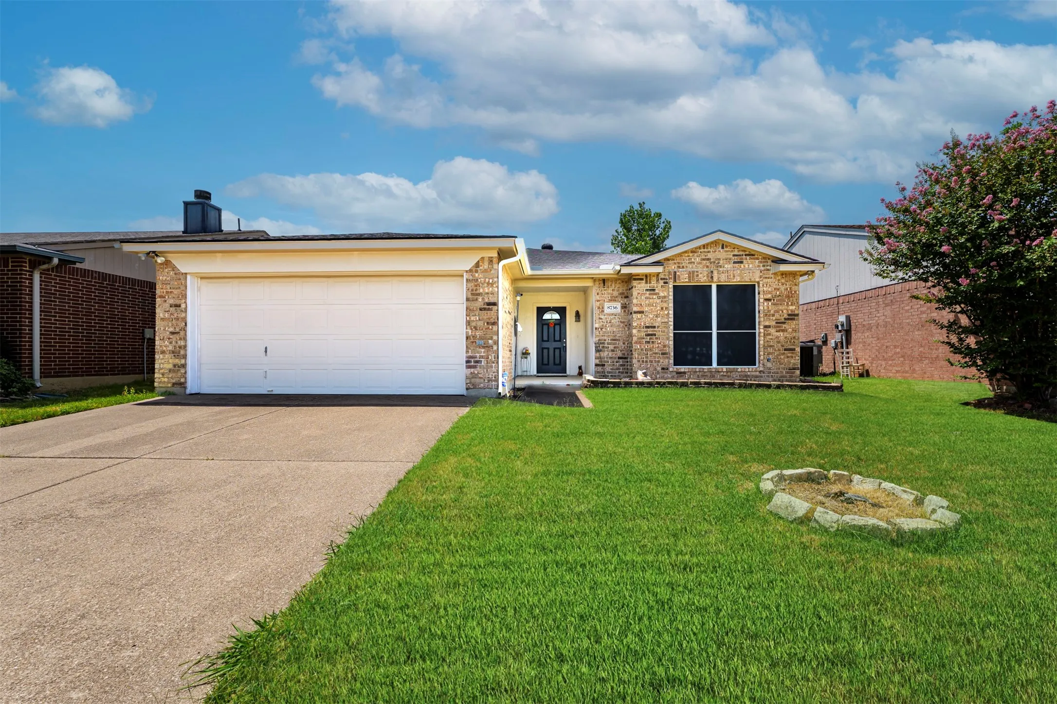 Single Family Residence For Sale in Tarrant County , 8736 Trinity Vista Trail, Fort Worth, Texas 76053, 3 Bedroom, 2 Bathroom, 2 Garage spaces, 1,335 Sqft, built in 2001, mls#21345986, Real Estate Agent in Fort Worth, Homes For Sale in Tarrant county, Homes For Sale in Fort Worth, Realtor in Fort Worth Texas, Real Estate Brokerage Independent Realty Texas, Luminita Cordes Realtor