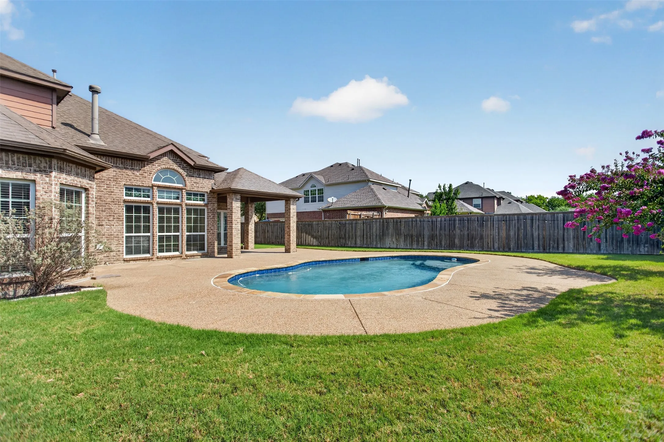 Single Family Residence For Sale in Kaufman County , 813 Wren Court, Forney, Texas 75126, 6 Bedroom, 4 Bathroom, 3 Garage spaces, 4,300 Sqft, built in 2011, mls#21346122, Real Estate Agent in Forney, Homes For Sale in Kaufman county, Homes For Sale in Forney, Realtor in Forney Texas, Real Estate Brokerage Independent Realty Texas, Luminita Cordes Realtor