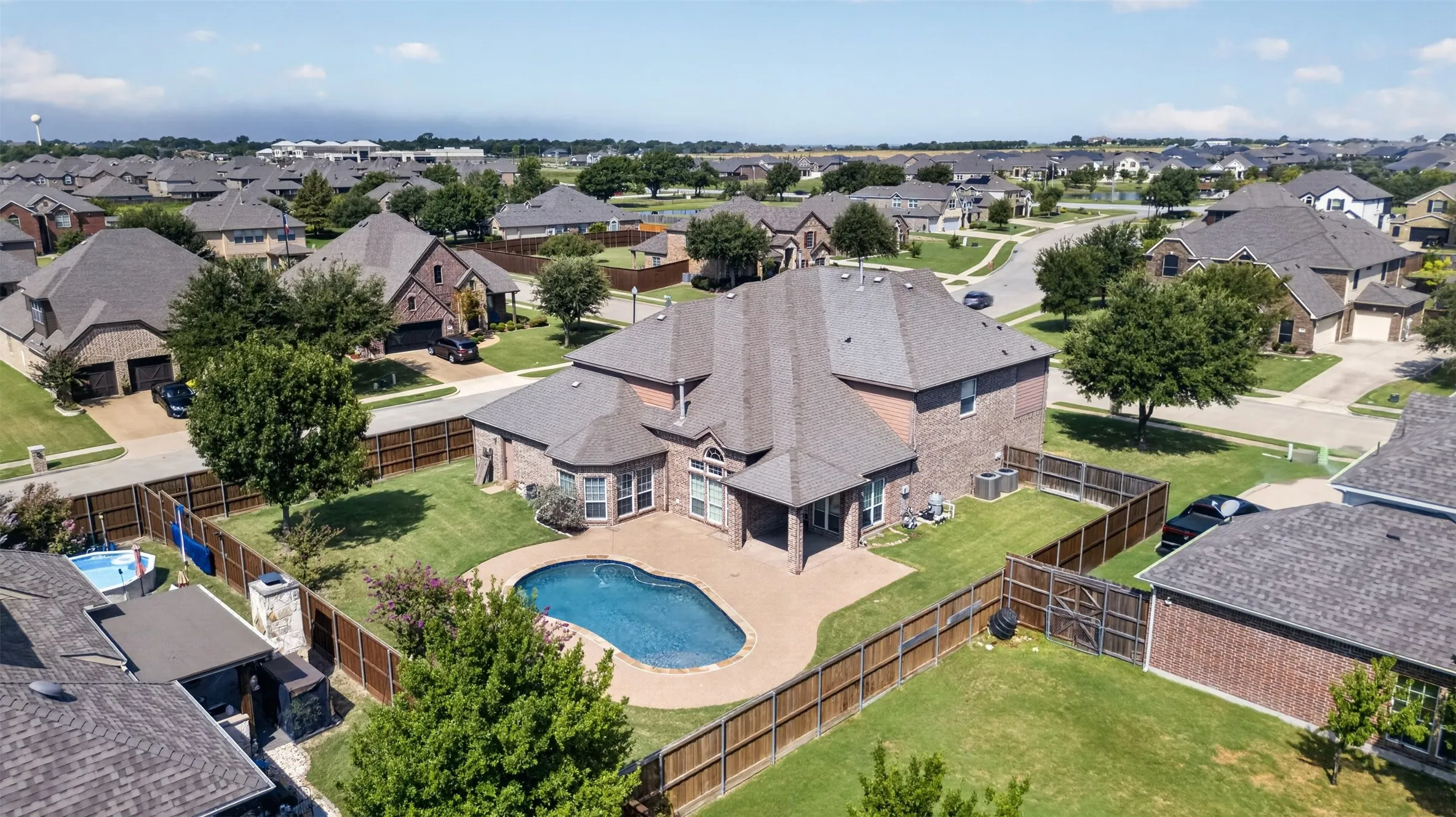 Single Family Residence For Sale in Kaufman County , 813 Wren Court, Forney, Texas 75126, 6 Bedroom, 4 Bathroom, 3 Garage spaces, 4,300 Sqft, built in 2011, mls#21346122, Real Estate Agent in Forney, Homes For Sale in Kaufman county, Homes For Sale in Forney, Realtor in Forney Texas, Real Estate Brokerage Independent Realty Texas, Luminita Cordes Realtor