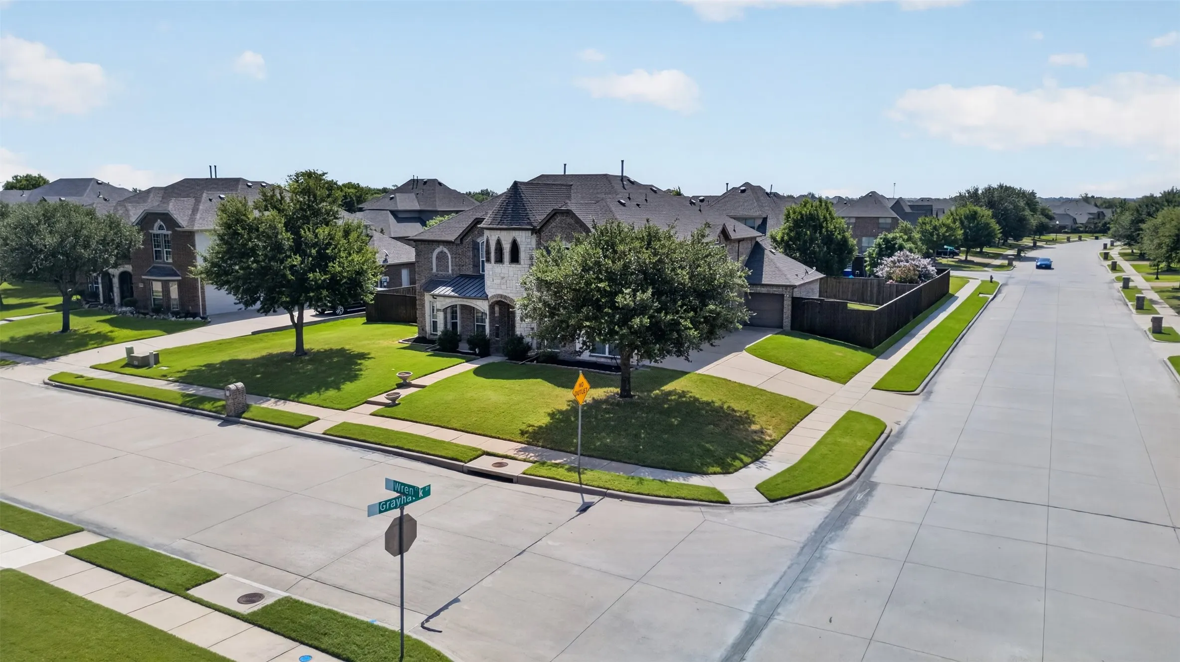 Single Family Residence For Sale in Kaufman County , 813 Wren Court, Forney, Texas 75126, 6 Bedroom, 4 Bathroom, 3 Garage spaces, 4,300 Sqft, built in 2011, mls#21346122, Real Estate Agent in Forney, Homes For Sale in Kaufman county, Homes For Sale in Forney, Realtor in Forney Texas, Real Estate Brokerage Independent Realty Texas, Luminita Cordes Realtor