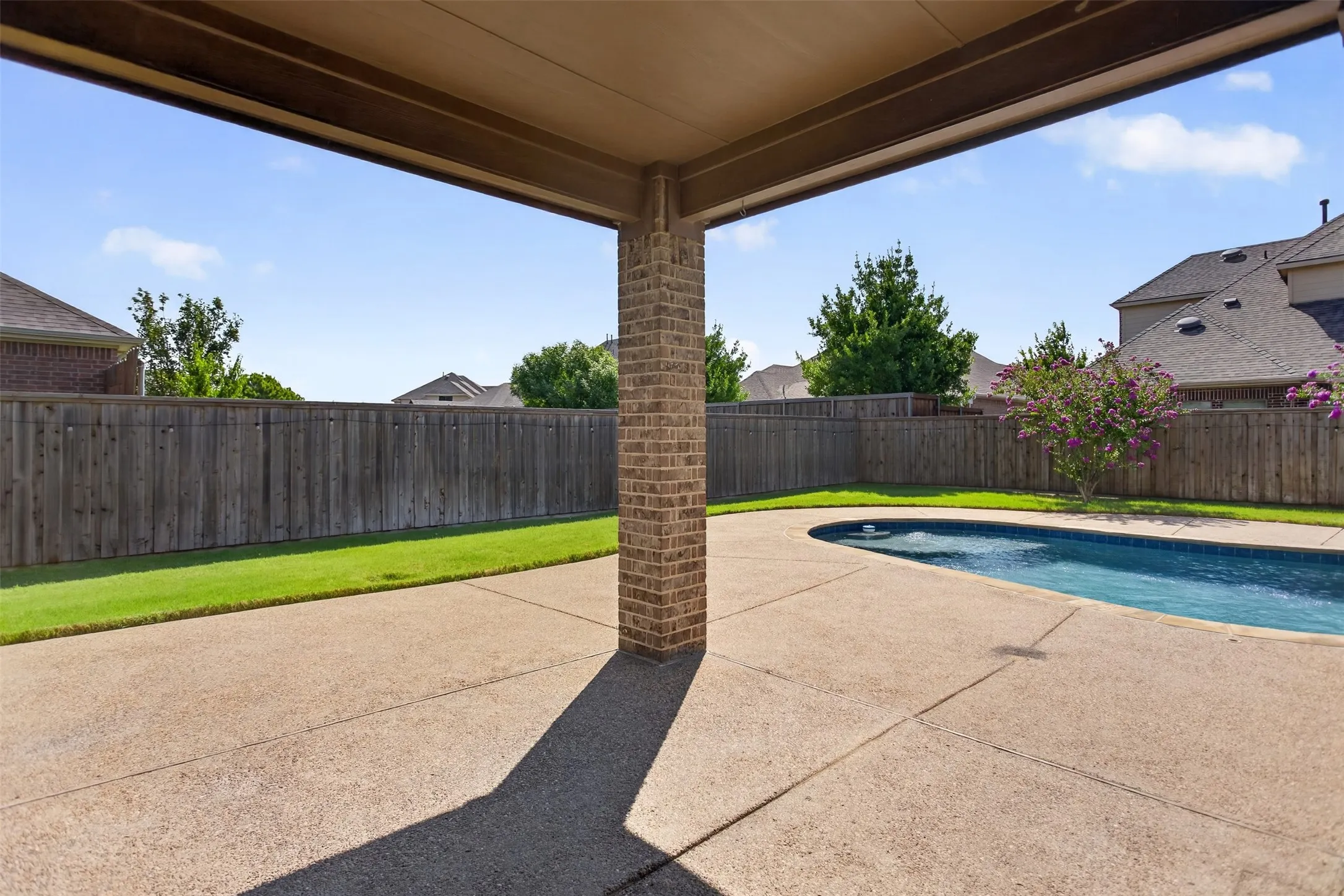 Single Family Residence For Sale in Kaufman County , 813 Wren Court, Forney, Texas 75126, 6 Bedroom, 4 Bathroom, 3 Garage spaces, 4,300 Sqft, built in 2011, mls#21346122, Real Estate Agent in Forney, Homes For Sale in Kaufman county, Homes For Sale in Forney, Realtor in Forney Texas, Real Estate Brokerage Independent Realty Texas, Luminita Cordes Realtor