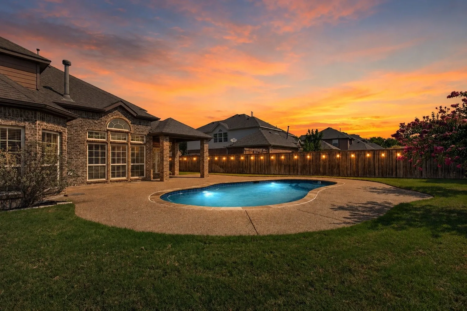 Single Family Residence For Sale in Kaufman County , 813 Wren Court, Forney, Texas 75126, 6 Bedroom, 4 Bathroom, 3 Garage spaces, 4,300 Sqft, built in 2011, mls#21346122, Real Estate Agent in Forney, Homes For Sale in Kaufman county, Homes For Sale in Forney, Realtor in Forney Texas, Real Estate Brokerage Independent Realty Texas, Luminita Cordes Realtor