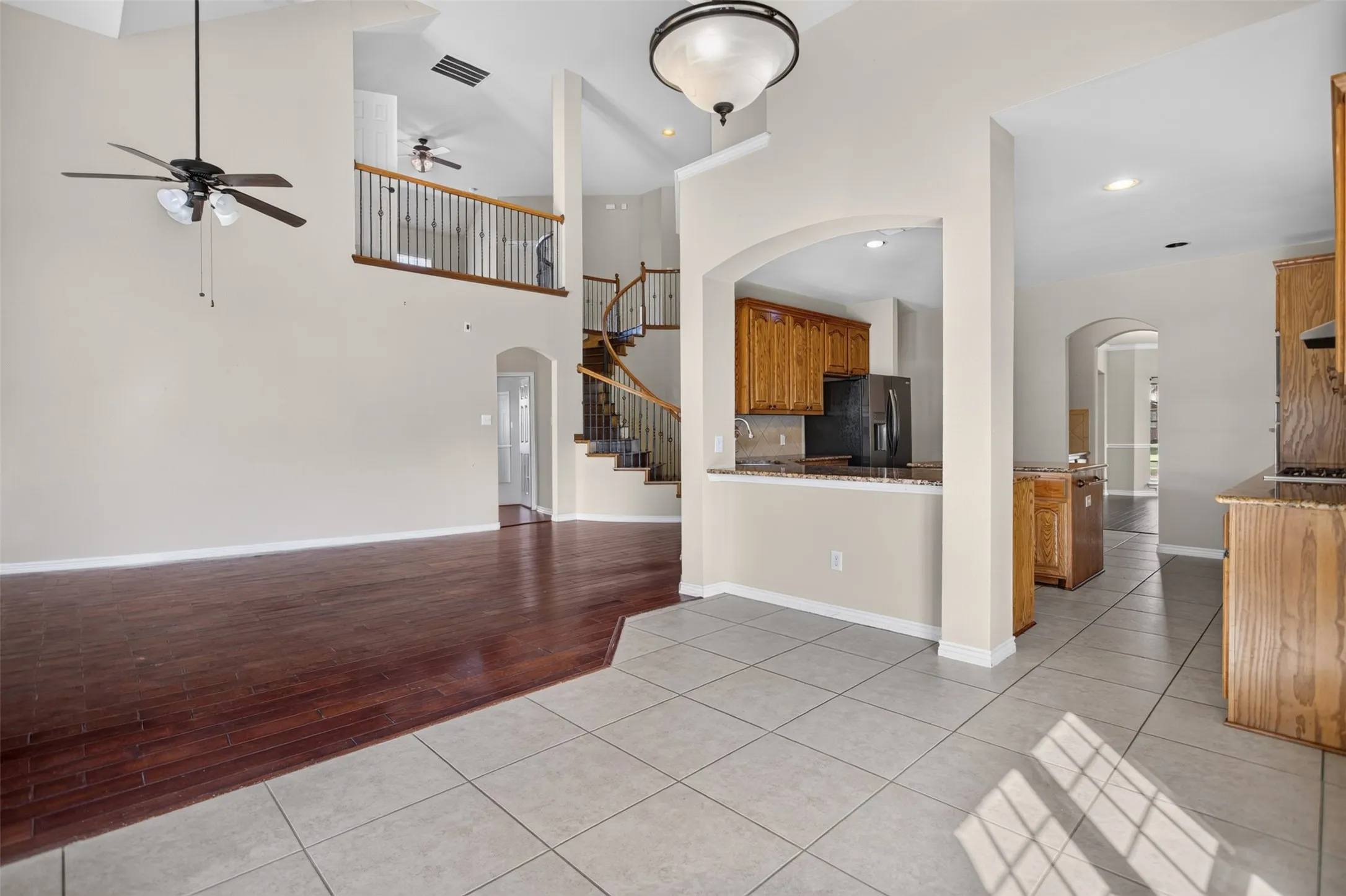 Single Family Residence For Sale in Kaufman County , 813 Wren Court, Forney, Texas 75126, 6 Bedroom, 4 Bathroom, 3 Garage spaces, 4,300 Sqft, built in 2011, mls#21346122, Real Estate Agent in Forney, Homes For Sale in Kaufman county, Homes For Sale in Forney, Realtor in Forney Texas, Real Estate Brokerage Independent Realty Texas, Luminita Cordes Realtor