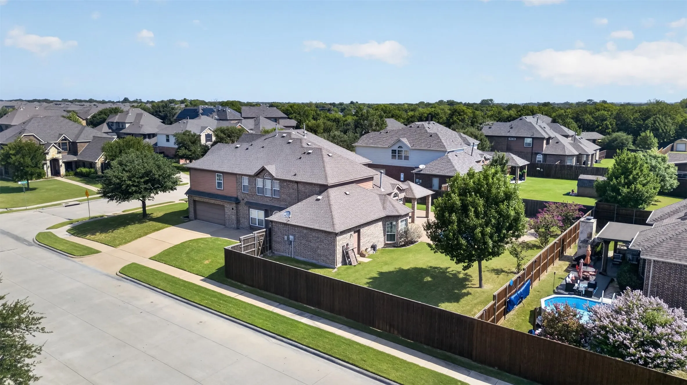 Single Family Residence For Sale in Kaufman County , 813 Wren Court, Forney, Texas 75126, 6 Bedroom, 4 Bathroom, 3 Garage spaces, 4,300 Sqft, built in 2011, mls#21346122, Real Estate Agent in Forney, Homes For Sale in Kaufman county, Homes For Sale in Forney, Realtor in Forney Texas, Real Estate Brokerage Independent Realty Texas, Luminita Cordes Realtor