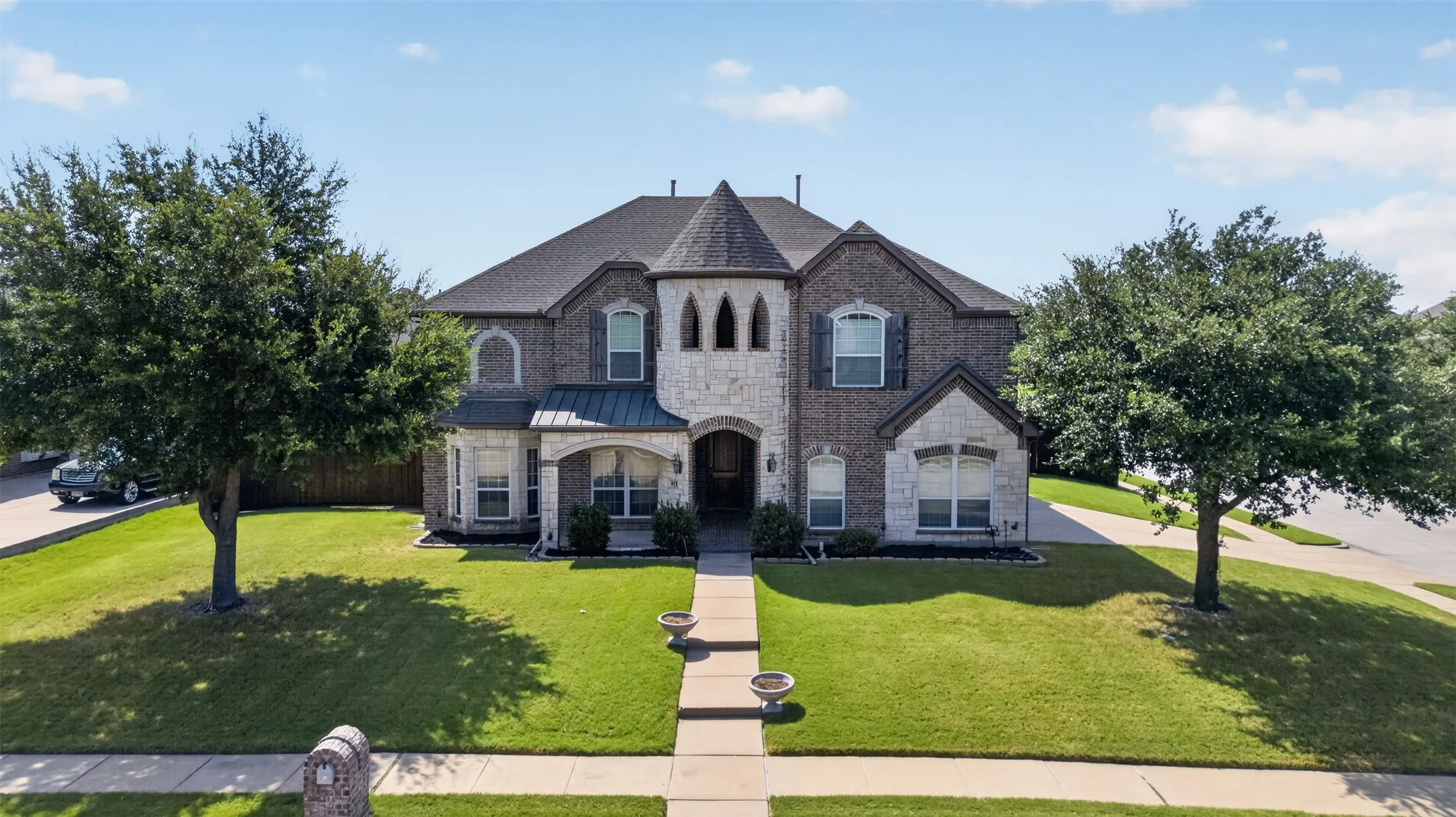 Single Family Residence For Sale in Kaufman County , 813 Wren Court, Forney, Texas 75126, 6 Bedroom, 4 Bathroom, 3 Garage spaces, 4,300 Sqft, built in 2011, mls#21346122, Real Estate Agent in Forney, Homes For Sale in Kaufman county, Homes For Sale in Forney, Realtor in Forney Texas, Real Estate Brokerage Independent Realty Texas, Luminita Cordes Realtor