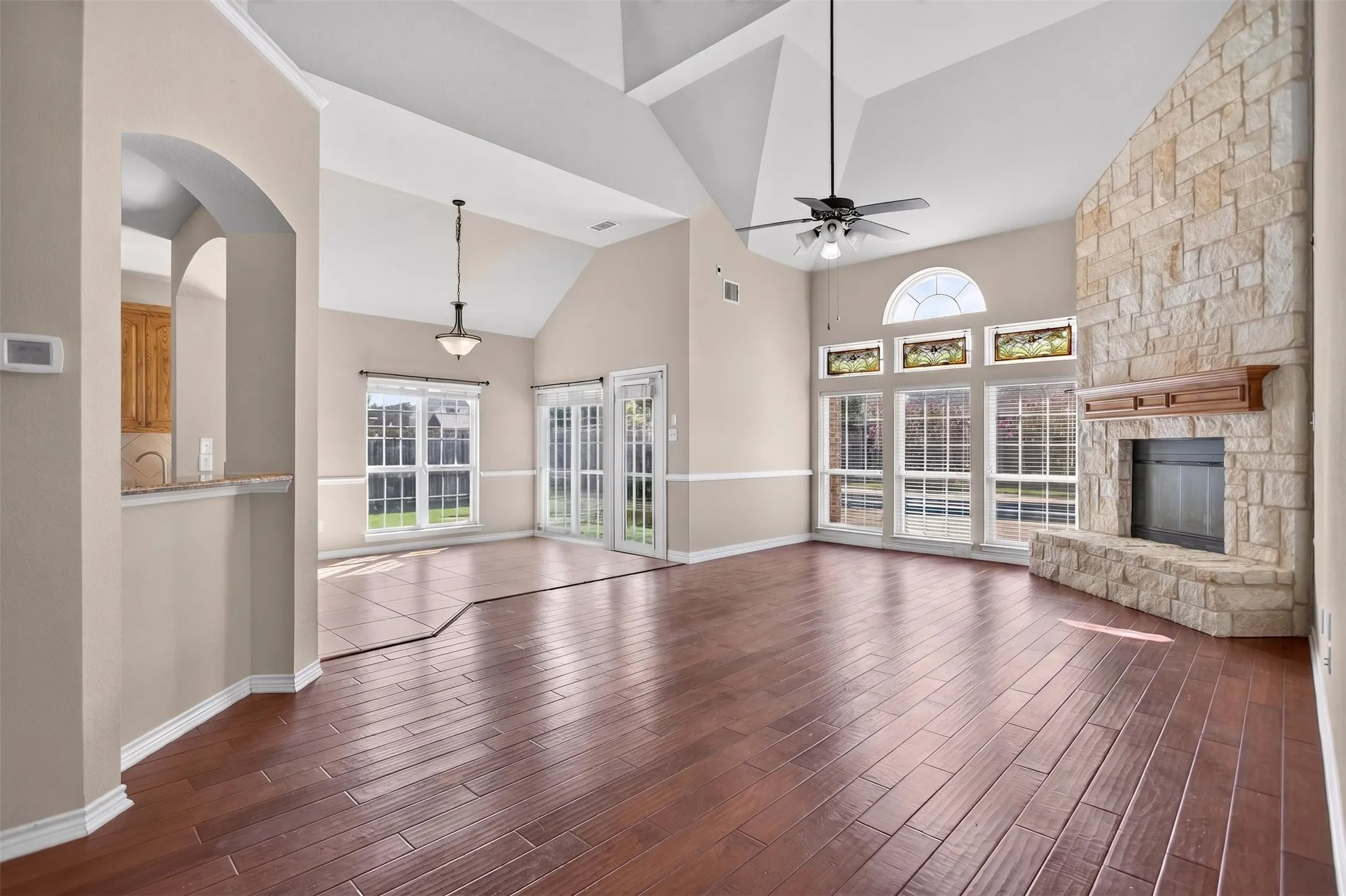 Single Family Residence For Sale in Kaufman County , 813 Wren Court, Forney, Texas 75126, 6 Bedroom, 4 Bathroom, 3 Garage spaces, 4,300 Sqft, built in 2011, mls#21346122, Real Estate Agent in Forney, Homes For Sale in Kaufman county, Homes For Sale in Forney, Realtor in Forney Texas, Real Estate Brokerage Independent Realty Texas, Luminita Cordes Realtor