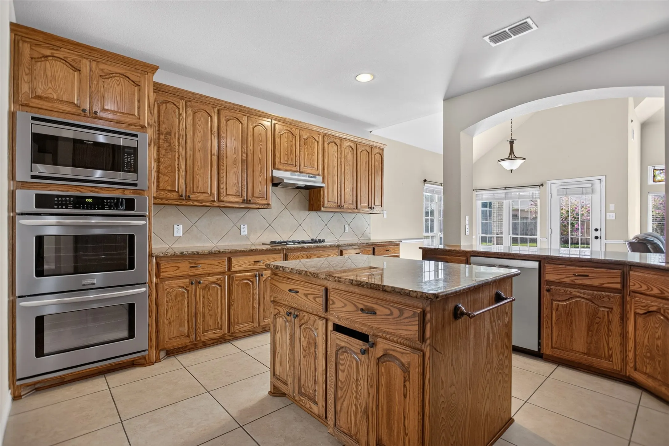 Single Family Residence For Sale in Kaufman County , 813 Wren Court, Forney, Texas 75126, 6 Bedroom, 4 Bathroom, 3 Garage spaces, 4,300 Sqft, built in 2011, mls#21346122, Real Estate Agent in Forney, Homes For Sale in Kaufman county, Homes For Sale in Forney, Realtor in Forney Texas, Real Estate Brokerage Independent Realty Texas, Luminita Cordes Realtor