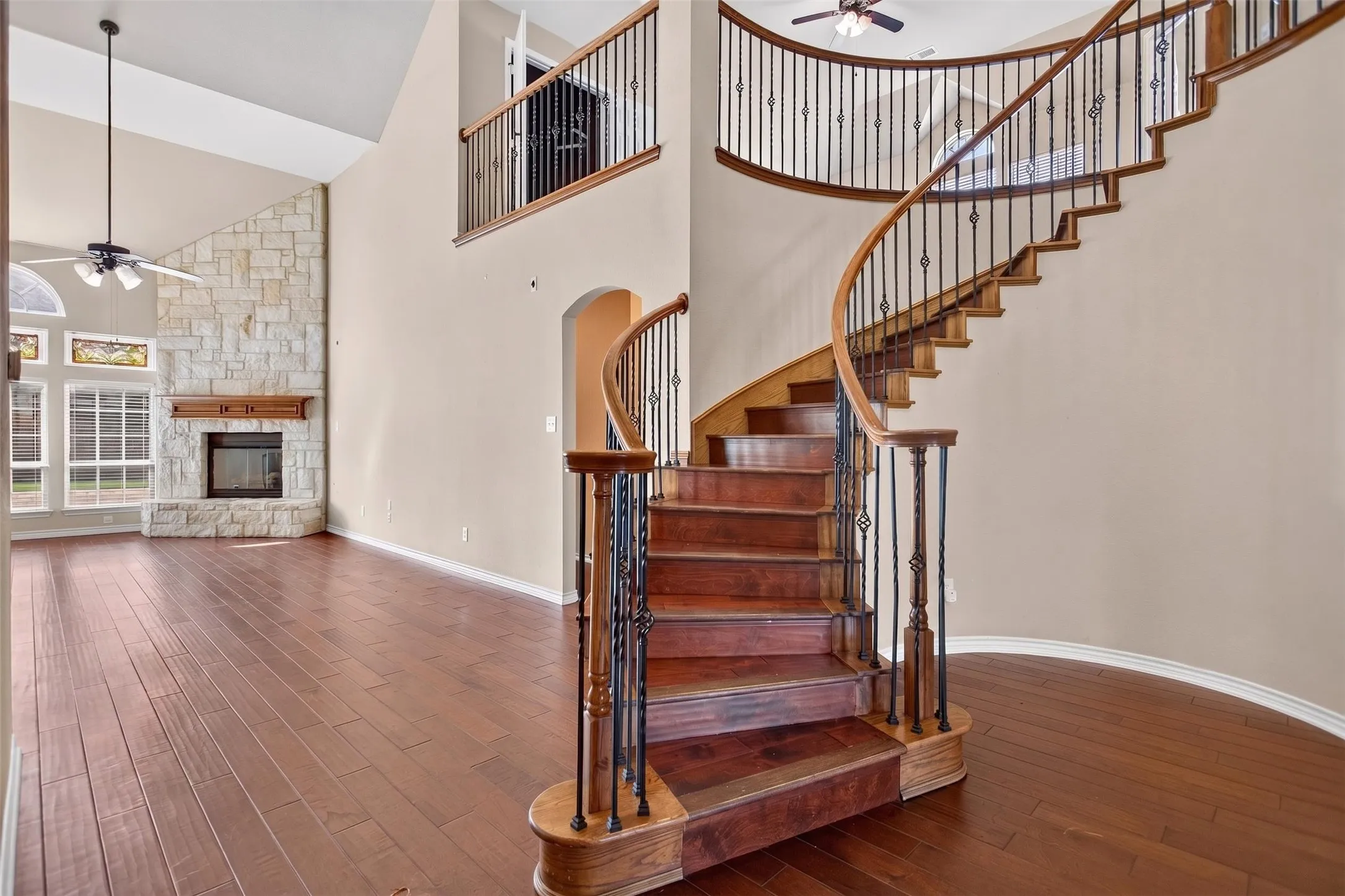 Single Family Residence For Sale in Kaufman County , 813 Wren Court, Forney, Texas 75126, 6 Bedroom, 4 Bathroom, 3 Garage spaces, 4,300 Sqft, built in 2011, mls#21346122, Real Estate Agent in Forney, Homes For Sale in Kaufman county, Homes For Sale in Forney, Realtor in Forney Texas, Real Estate Brokerage Independent Realty Texas, Luminita Cordes Realtor