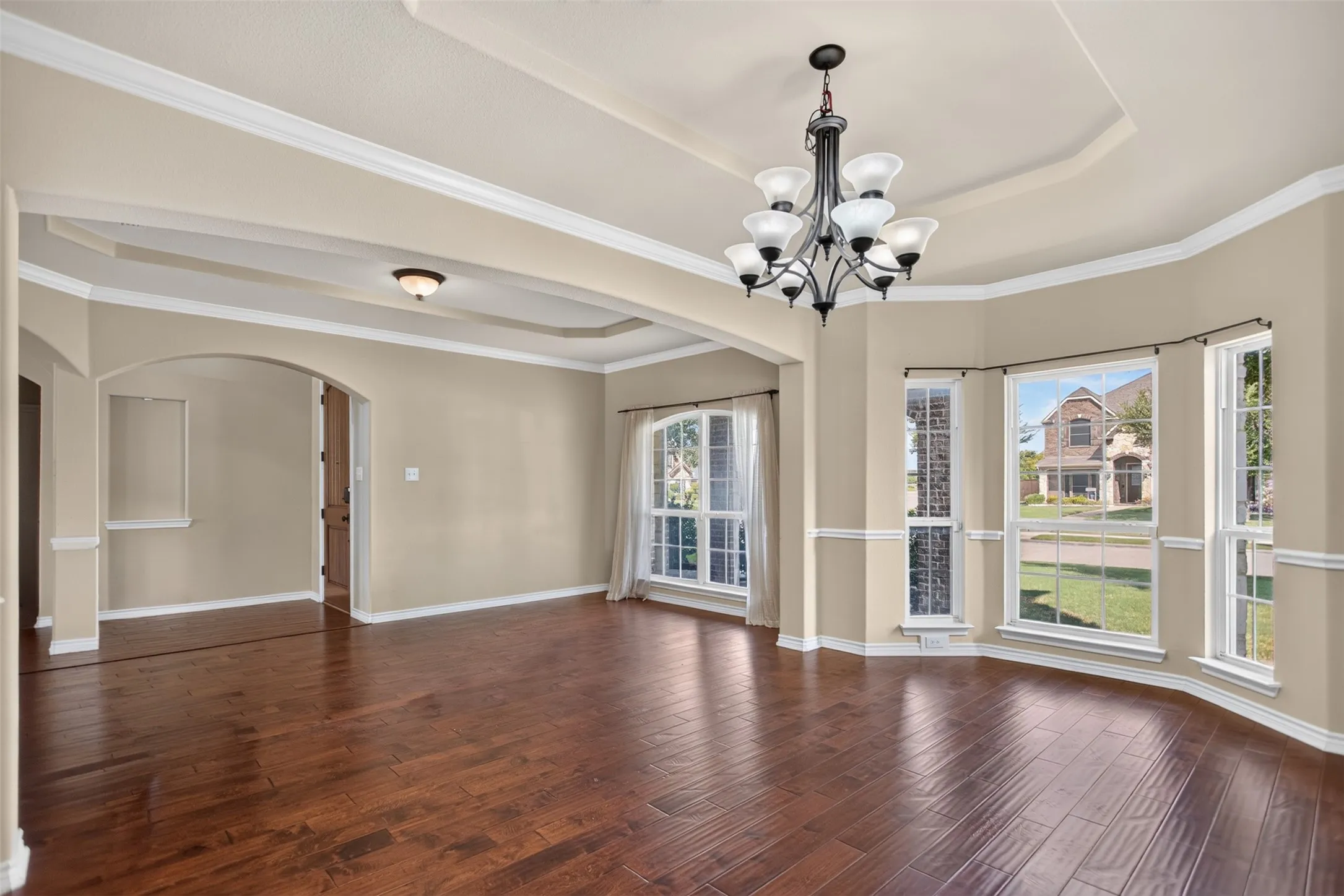 Single Family Residence For Sale in Kaufman County , 813 Wren Court, Forney, Texas 75126, 6 Bedroom, 4 Bathroom, 3 Garage spaces, 4,300 Sqft, built in 2011, mls#21346122, Real Estate Agent in Forney, Homes For Sale in Kaufman county, Homes For Sale in Forney, Realtor in Forney Texas, Real Estate Brokerage Independent Realty Texas, Luminita Cordes Realtor
