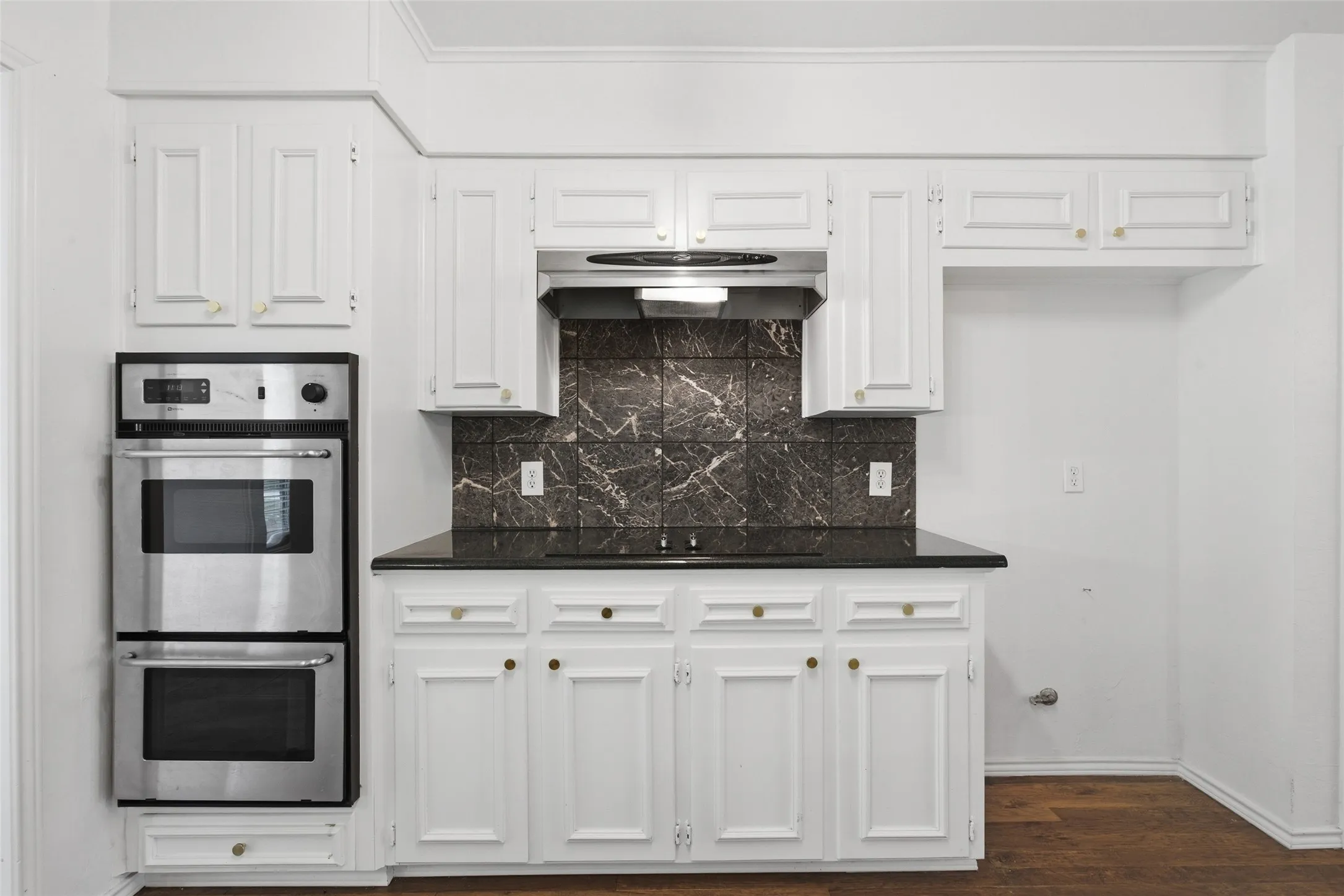 Single Family Residence For Sale in Tarrant County , 5440 Northcrest Road, Fort Worth, Texas 76107, 3 Bedroom, 2 Bathroom, 2 Garage spaces, 2,558 Sqft, built in 1975, mls#21346058, Real Estate Agent in Fort Worth, Homes For Sale in Tarrant county, Homes For Sale in Fort Worth, Realtor in Fort Worth Texas, Real Estate Brokerage Independent Realty Texas, Luminita Cordes Realtor