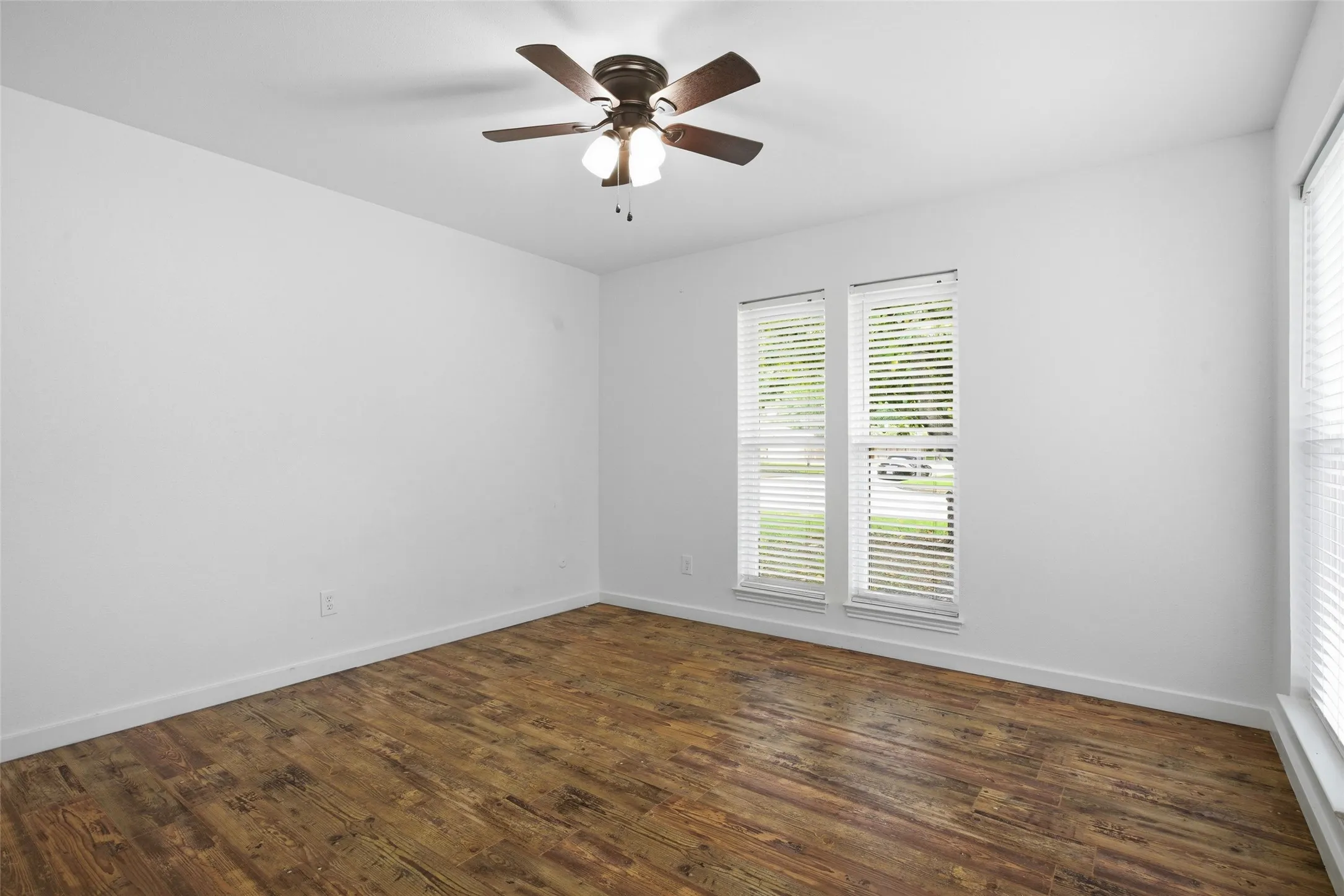 Single Family Residence For Sale in Tarrant County , 5440 Northcrest Road, Fort Worth, Texas 76107, 3 Bedroom, 2 Bathroom, 2 Garage spaces, 2,558 Sqft, built in 1975, mls#21346058, Real Estate Agent in Fort Worth, Homes For Sale in Tarrant county, Homes For Sale in Fort Worth, Realtor in Fort Worth Texas, Real Estate Brokerage Independent Realty Texas, Luminita Cordes Realtor