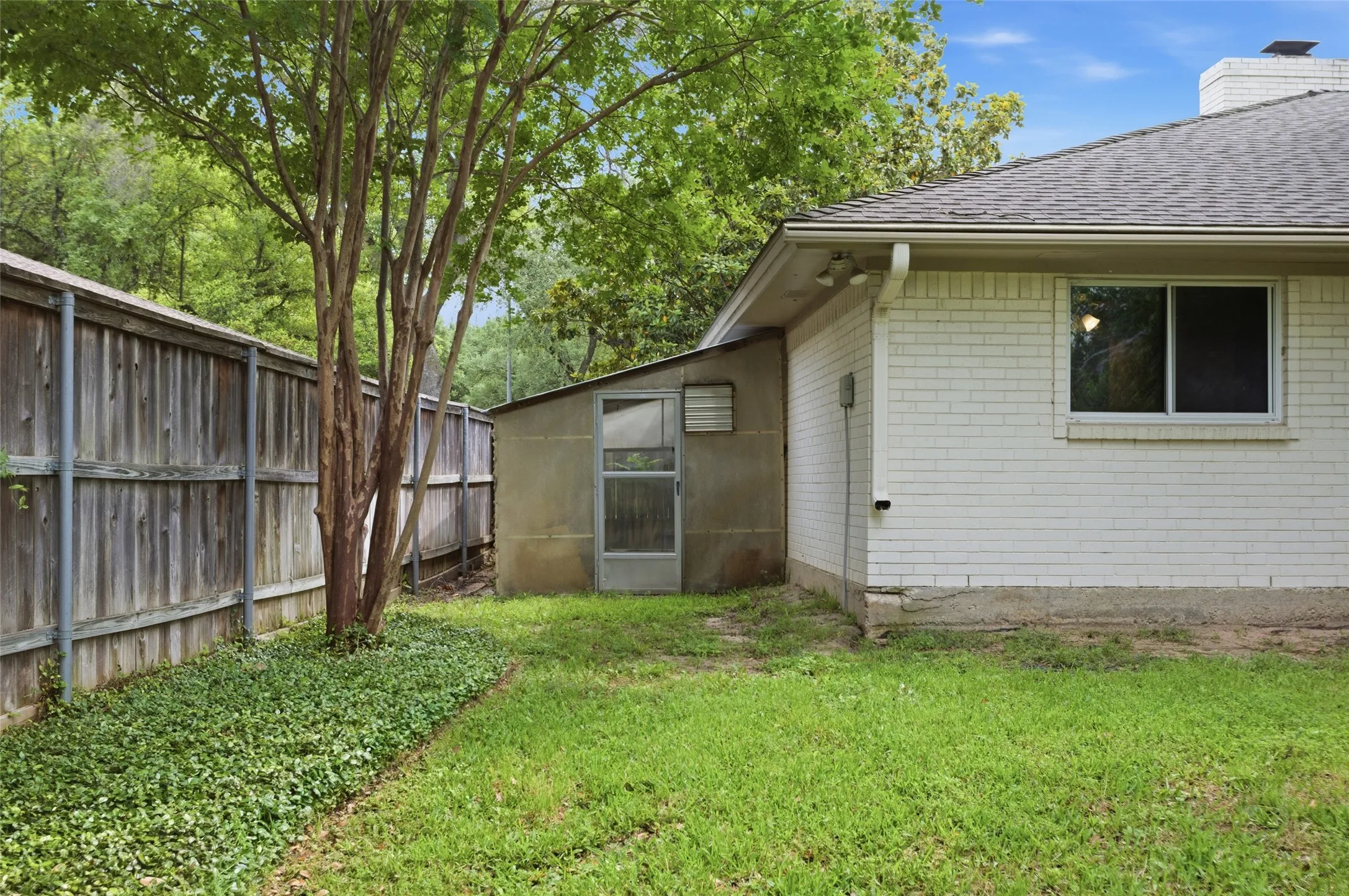 Single Family Residence For Sale in Tarrant County , 5440 Northcrest Road, Fort Worth, Texas 76107, 3 Bedroom, 2 Bathroom, 2 Garage spaces, 2,558 Sqft, built in 1975, mls#21346058, Real Estate Agent in Fort Worth, Homes For Sale in Tarrant county, Homes For Sale in Fort Worth, Realtor in Fort Worth Texas, Real Estate Brokerage Independent Realty Texas, Luminita Cordes Realtor
