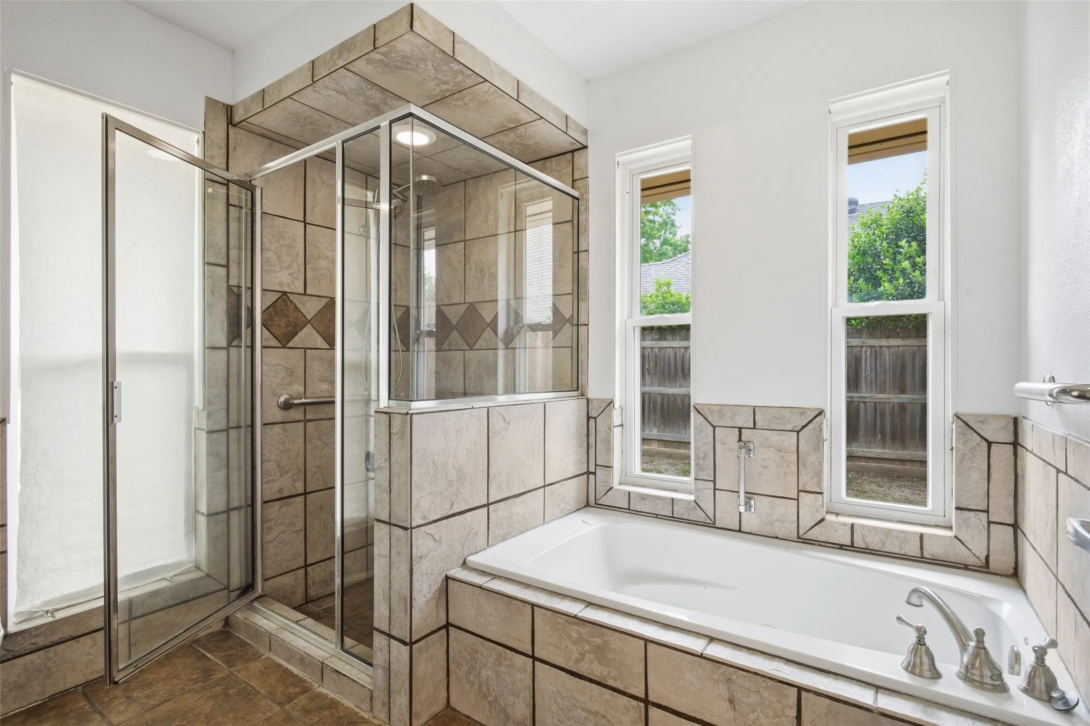 Single Family Residence For Sale in Tarrant County , 5440 Northcrest Road, Fort Worth, Texas 76107, 3 Bedroom, 2 Bathroom, 2 Garage spaces, 2,558 Sqft, built in 1975, mls#21346058, Real Estate Agent in Fort Worth, Homes For Sale in Tarrant county, Homes For Sale in Fort Worth, Realtor in Fort Worth Texas, Real Estate Brokerage Independent Realty Texas, Luminita Cordes Realtor