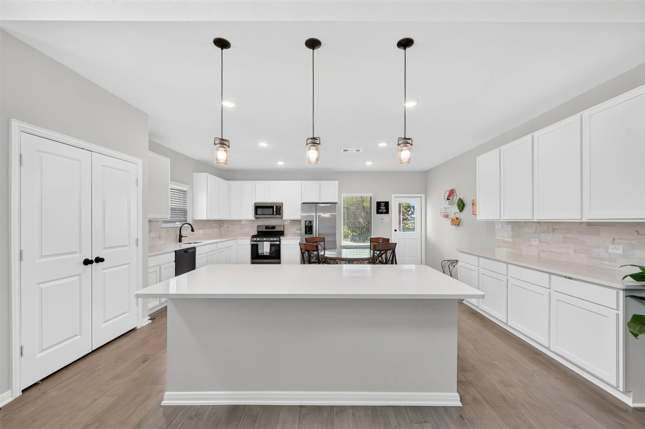 Single Family Residence For Sale in Kaufman County , 2123 Milligan Street, Forney, Texas 75126, 4 Bedroom, 4 Bathroom, 2 Garage spaces, 2,820 Sqft, built in 2024, mls#21346865, Real Estate Agent in Forney, Homes For Sale in Kaufman county, Homes For Sale in Forney, Realtor in Forney Texas, Real Estate Brokerage Independent Realty Texas, Luminita Cordes Realtor