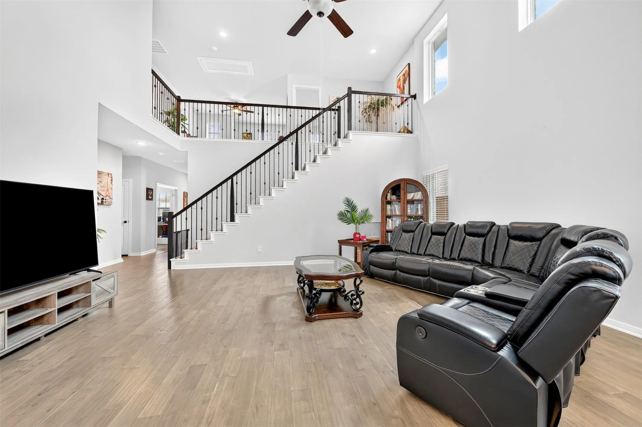 Single Family Residence For Sale in Kaufman County , 2123 Milligan Street, Forney, Texas 75126, 4 Bedroom, 4 Bathroom, 2 Garage spaces, 2,820 Sqft, built in 2024, mls#21346865, Real Estate Agent in Forney, Homes For Sale in Kaufman county, Homes For Sale in Forney, Realtor in Forney Texas, Real Estate Brokerage Independent Realty Texas, Luminita Cordes Realtor
