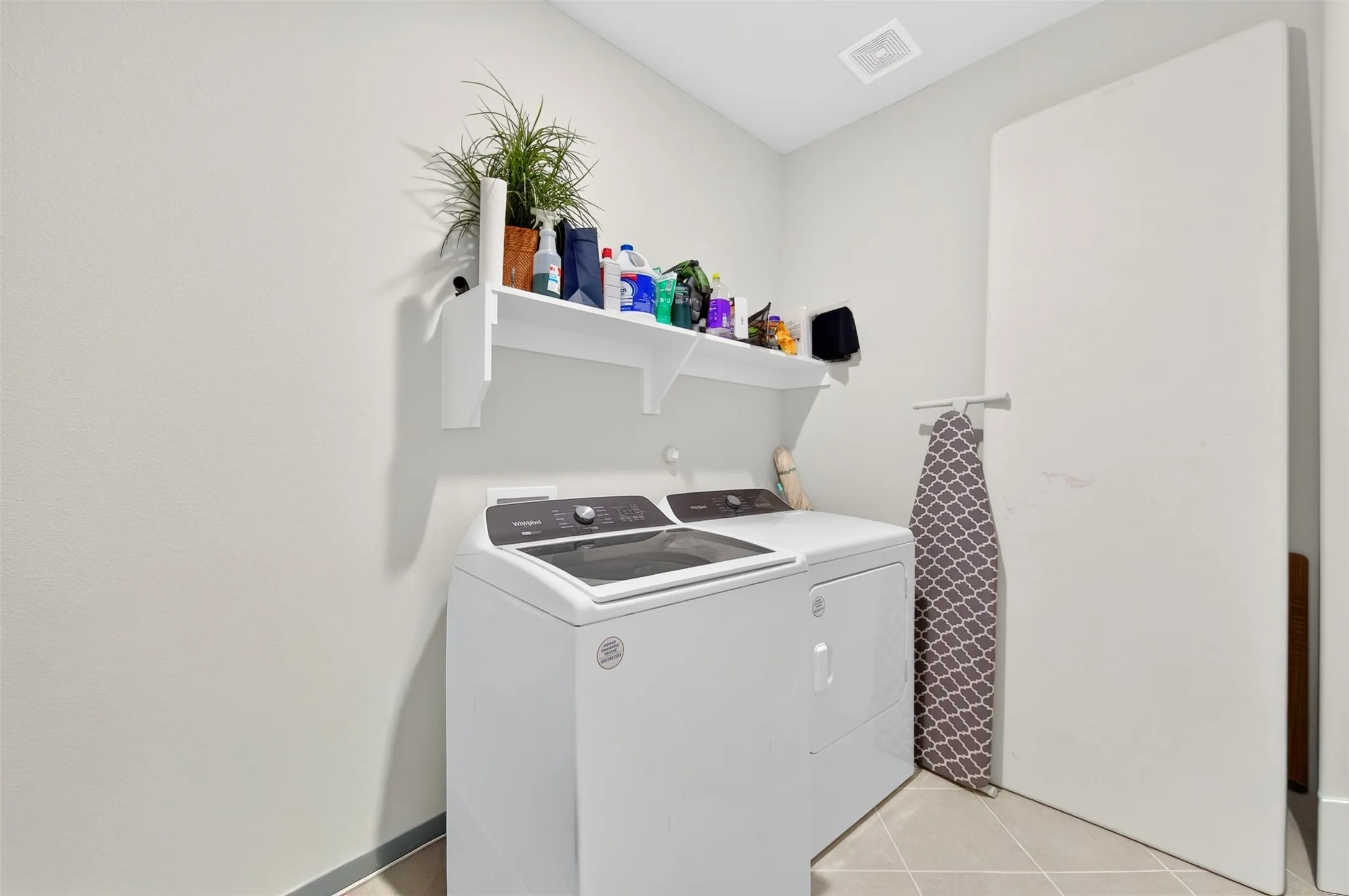 Single Family Residence For Sale in Kaufman County , 2123 Milligan Street, Forney, Texas 75126, 4 Bedroom, 4 Bathroom, 2 Garage spaces, 2,820 Sqft, built in 2024, mls#21346865, Real Estate Agent in Forney, Homes For Sale in Kaufman county, Homes For Sale in Forney, Realtor in Forney Texas, Real Estate Brokerage Independent Realty Texas, Luminita Cordes Realtor
