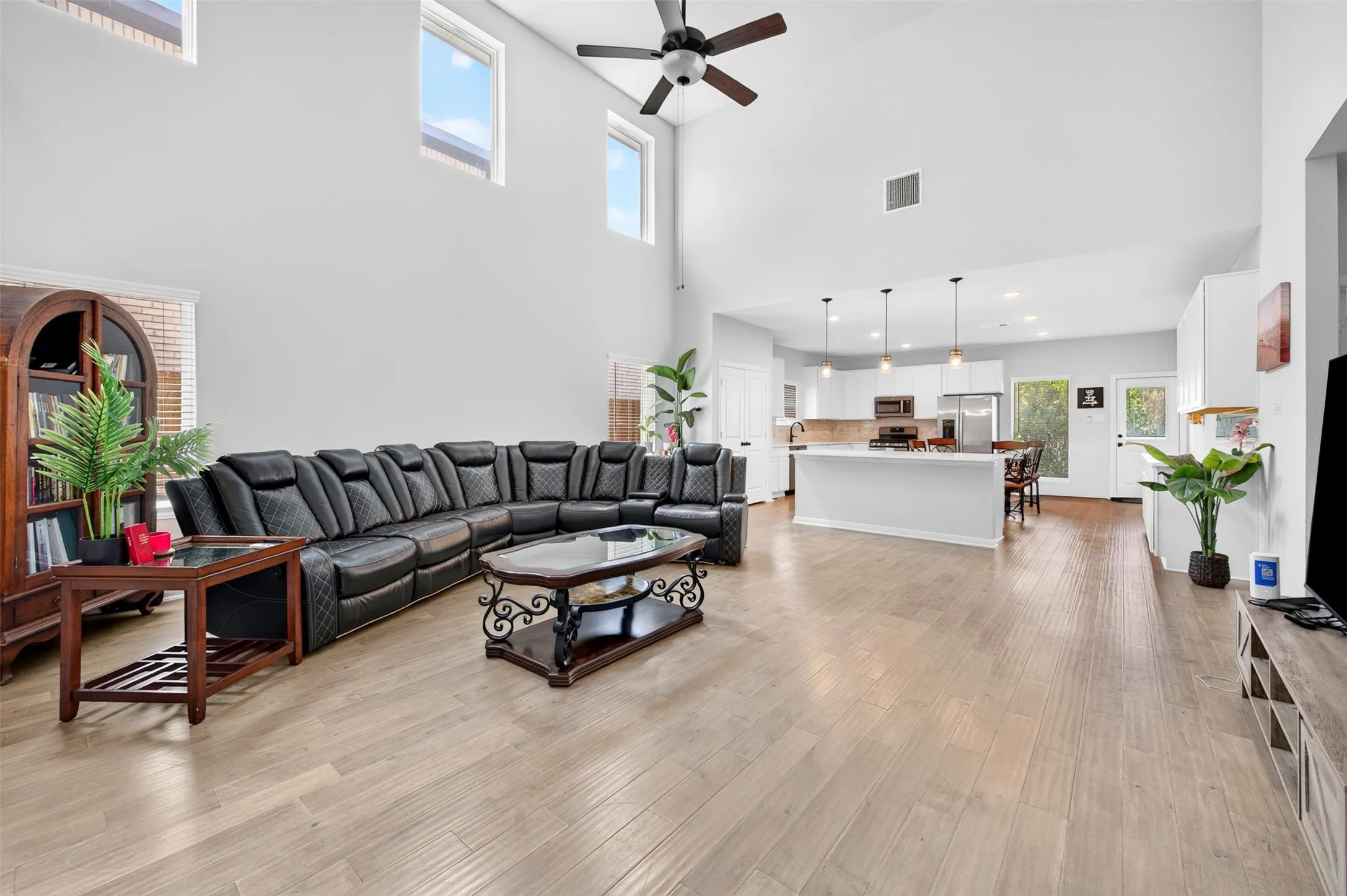 Single Family Residence For Sale in Kaufman County , 2123 Milligan Street, Forney, Texas 75126, 4 Bedroom, 4 Bathroom, 2 Garage spaces, 2,820 Sqft, built in 2024, mls#21346865, Real Estate Agent in Forney, Homes For Sale in Kaufman county, Homes For Sale in Forney, Realtor in Forney Texas, Real Estate Brokerage Independent Realty Texas, Luminita Cordes Realtor