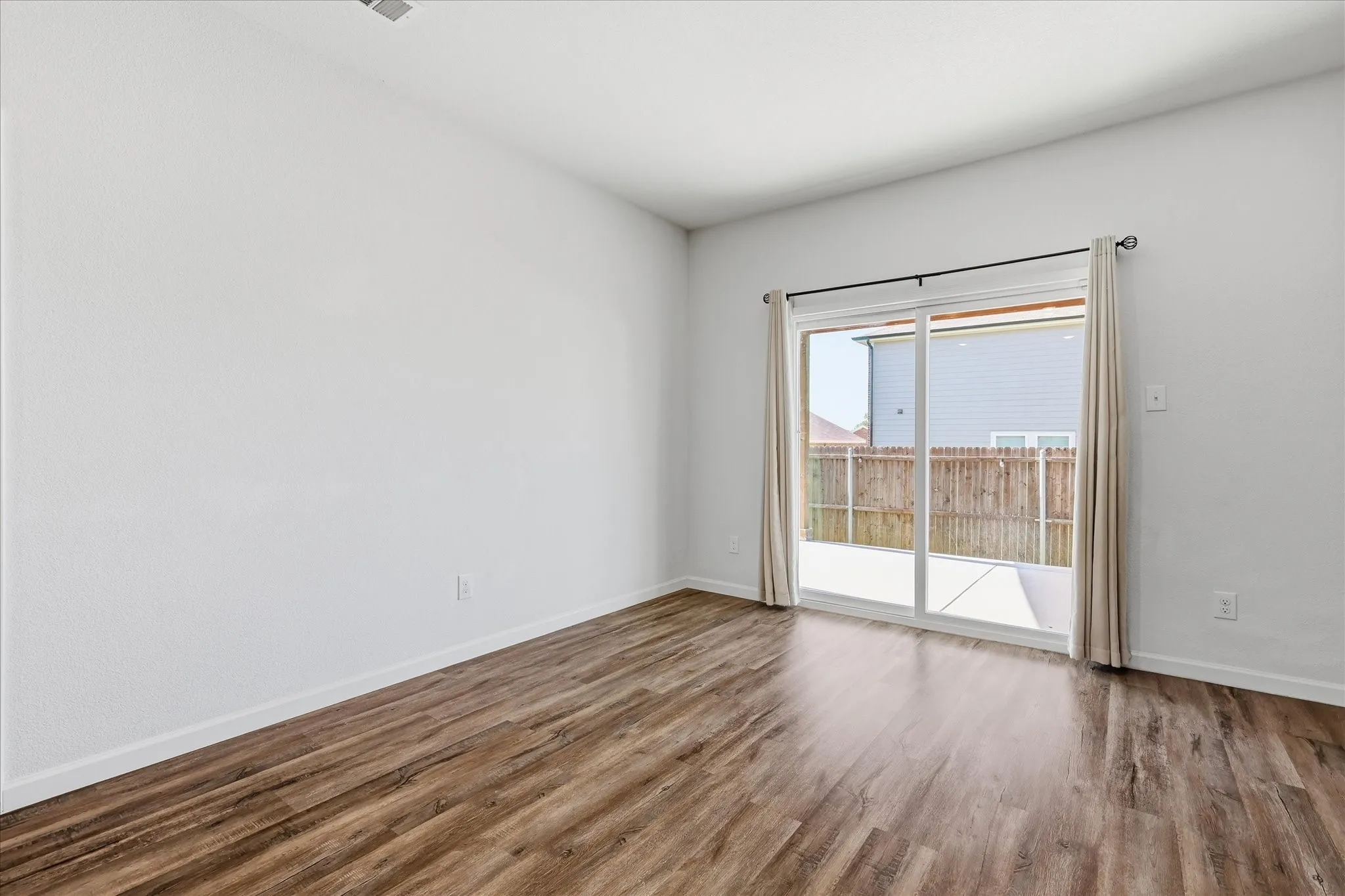 Single Family Residence For Sale in Tarrant County , 5345 Hull Court, Fort Worth, Texas 76179, 4 Bedroom, 2 Bathroom, 2 Garage spaces, 1,882 Sqft, built in 2020, mls#21344323, Real Estate Agent in Fort Worth, Homes For Sale in Tarrant county, Homes For Sale in Fort Worth, Realtor in Fort Worth Texas, Real Estate Brokerage Independent Realty Texas, Luminita Cordes Realtor