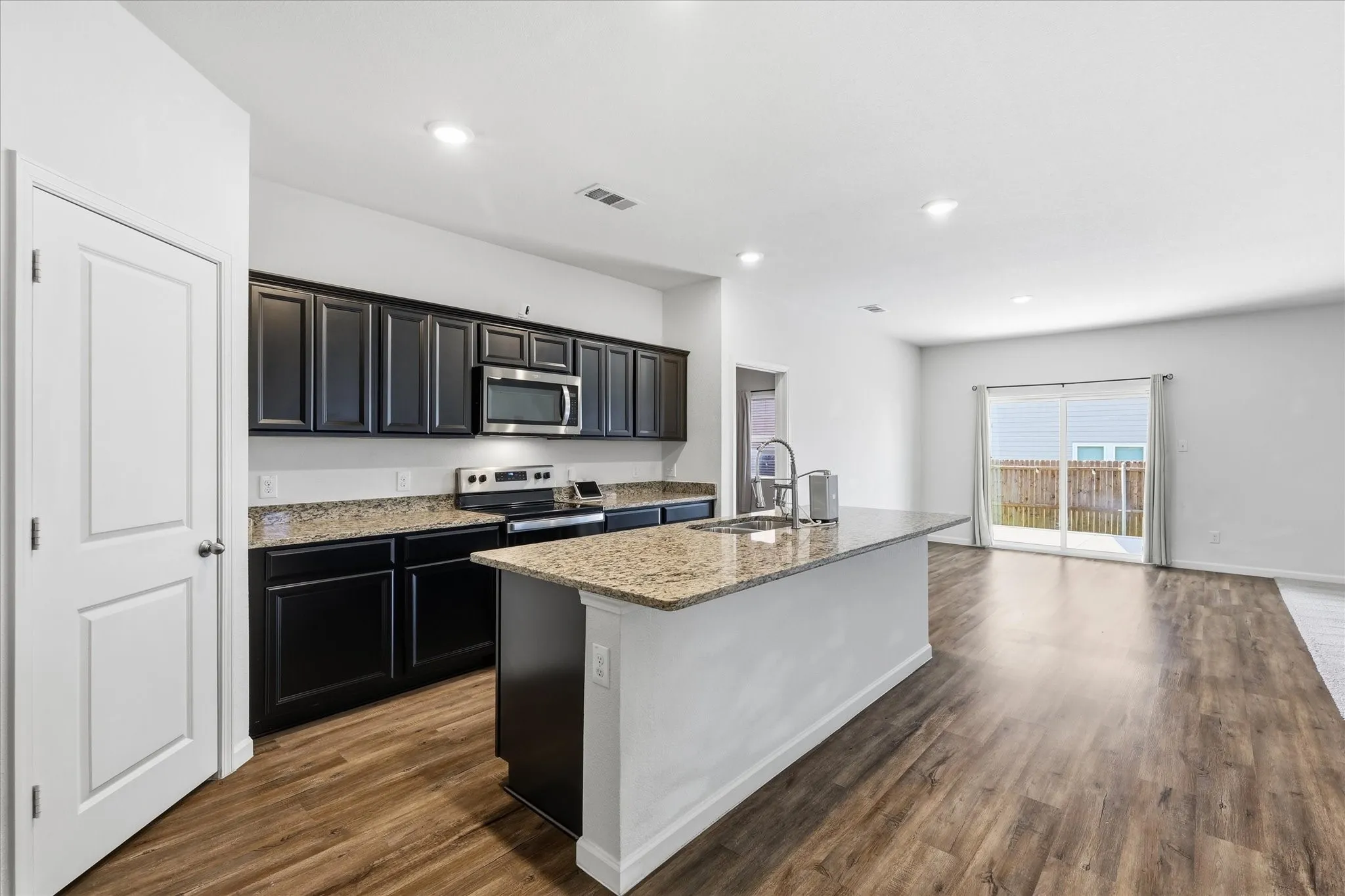 Single Family Residence For Sale in Tarrant County , 5345 Hull Court, Fort Worth, Texas 76179, 4 Bedroom, 2 Bathroom, 2 Garage spaces, 1,882 Sqft, built in 2020, mls#21344323, Real Estate Agent in Fort Worth, Homes For Sale in Tarrant county, Homes For Sale in Fort Worth, Realtor in Fort Worth Texas, Real Estate Brokerage Independent Realty Texas, Luminita Cordes Realtor