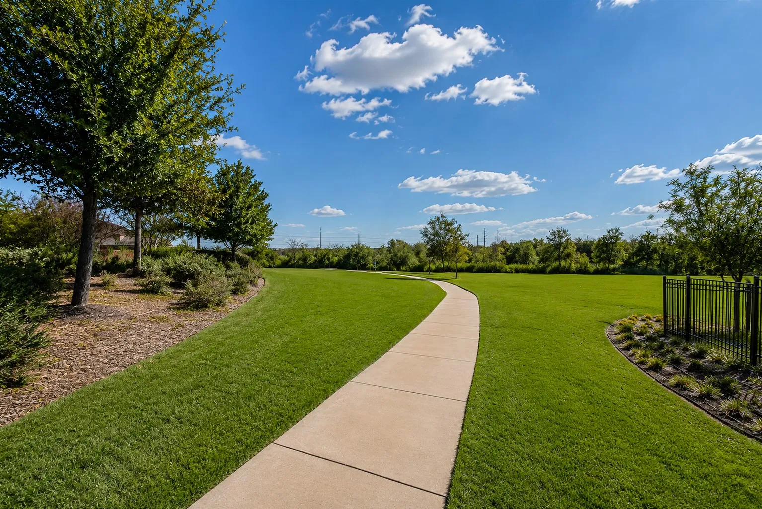 Single Family Residence For Sale in Denton County , 6166 Loxton Boulevard, Frisco, Texas 75034, 5 Bedroom, 7 Bathroom, 3 Garage spaces, 4,440 Sqft, built in 2017, mls#21345543, Real Estate Agent in Frisco, Homes For Sale in Denton county, Homes For Sale in Frisco, Realtor in Frisco Texas, Real Estate Brokerage Independent Realty Texas, Luminita Cordes Realtor